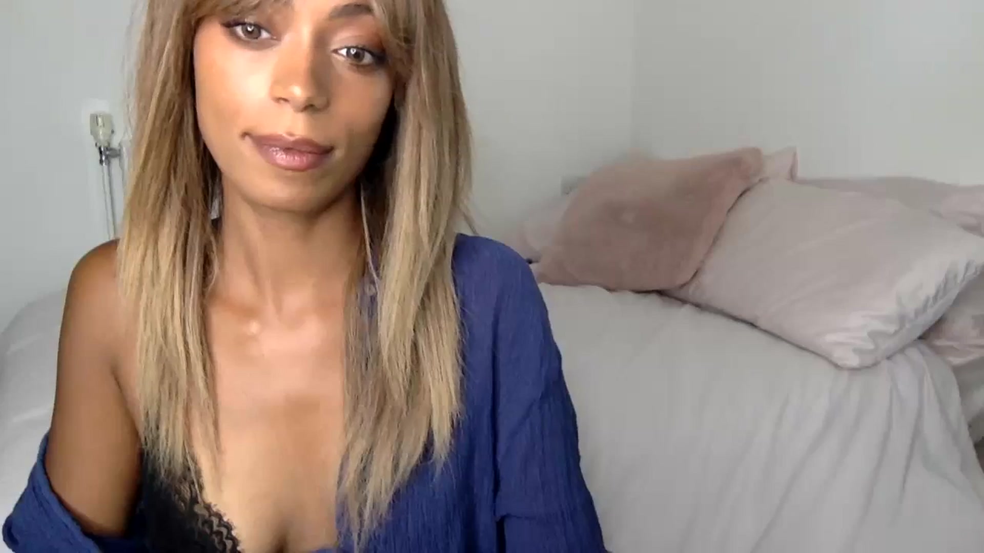Gallery image thumbnail from MissLuna22's myfreecams stream on, 09/19/2023, 11:42 image 12 of 20