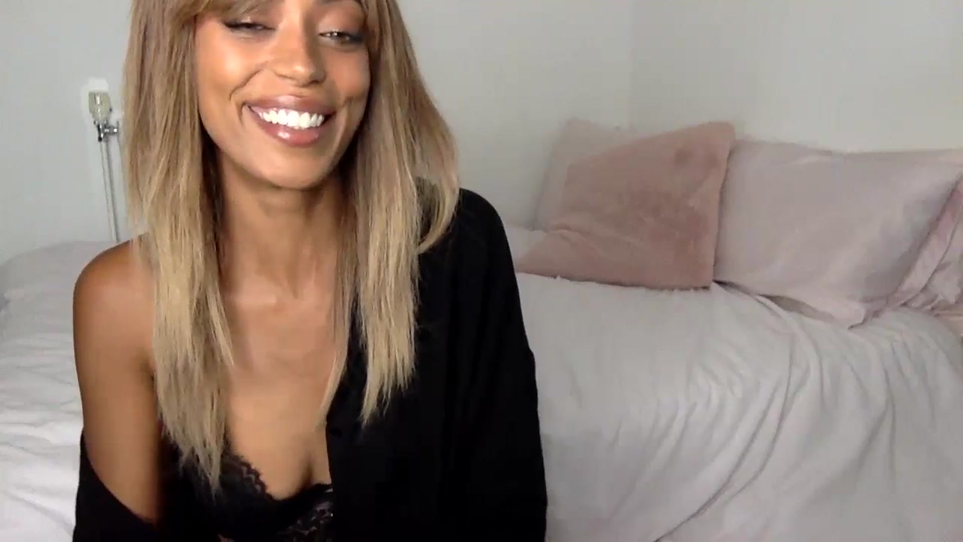 Gallery image thumbnail from MissLuna22's myfreecams stream on, 09/23/2023, 16:24 image 17 of 20