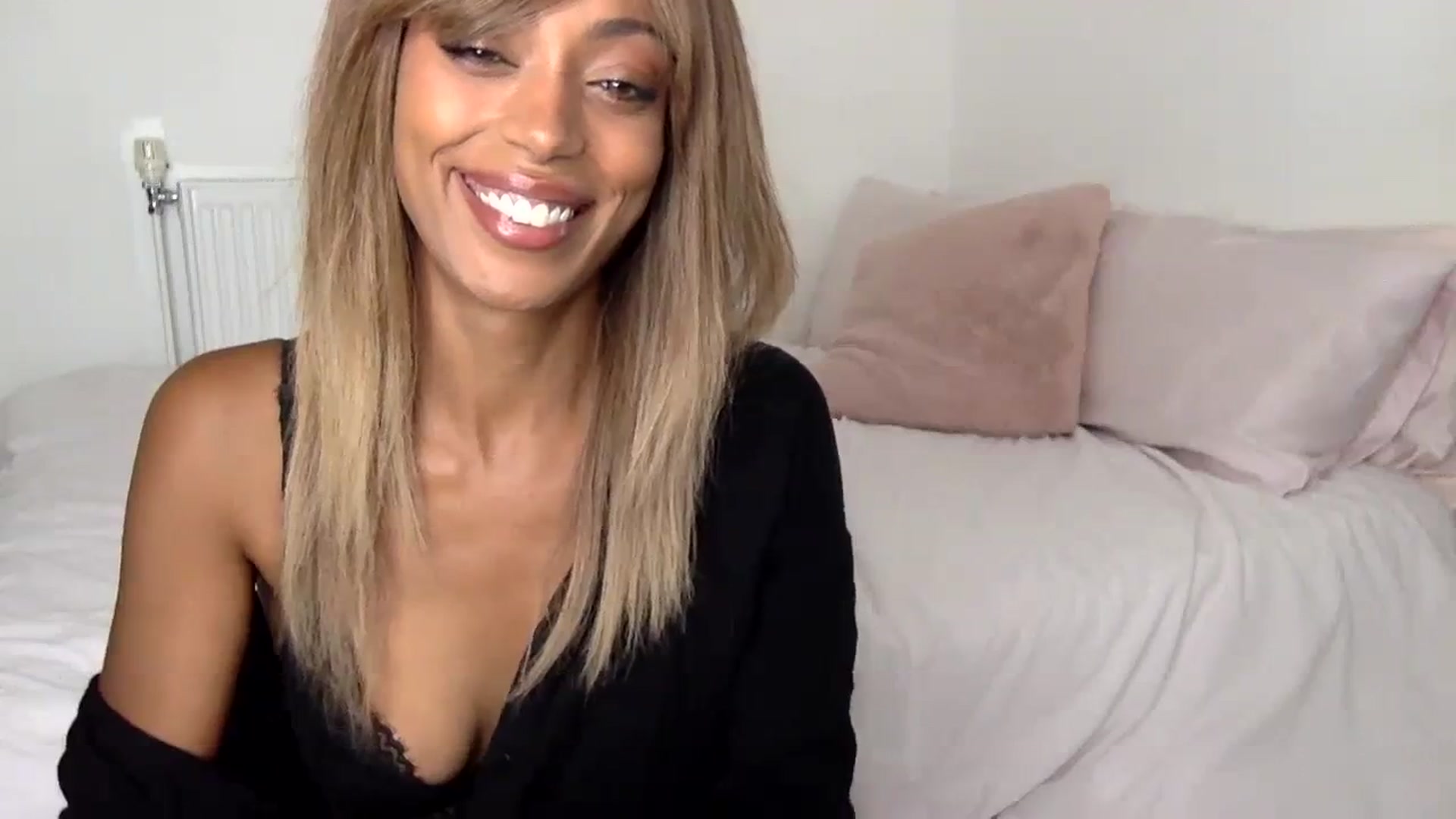 Gallery image thumbnail from MissLuna22's myfreecams stream on, 09/23/2023, 16:24 image 4 of 20