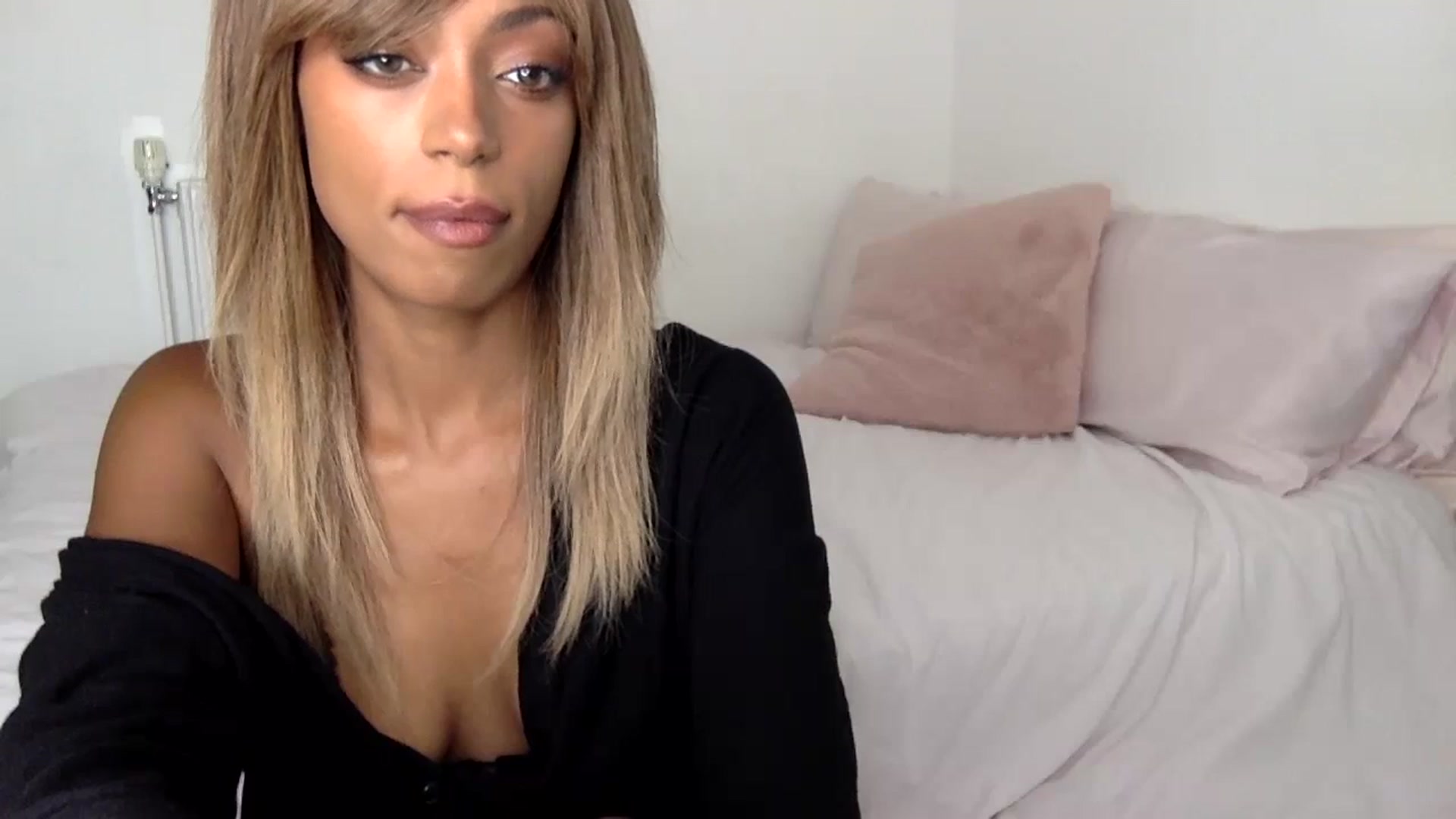 Gallery image thumbnail from MissLuna22's myfreecams stream on, 09/23/2023, 16:24 image 9 of 20