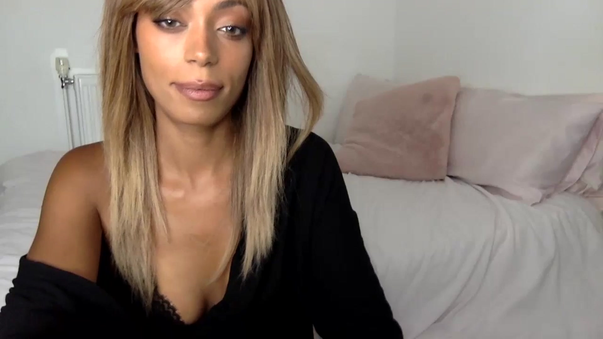 Gallery image thumbnail from MissLuna22's myfreecams stream on, 09/23/2023, 16:24 image 20 of 20