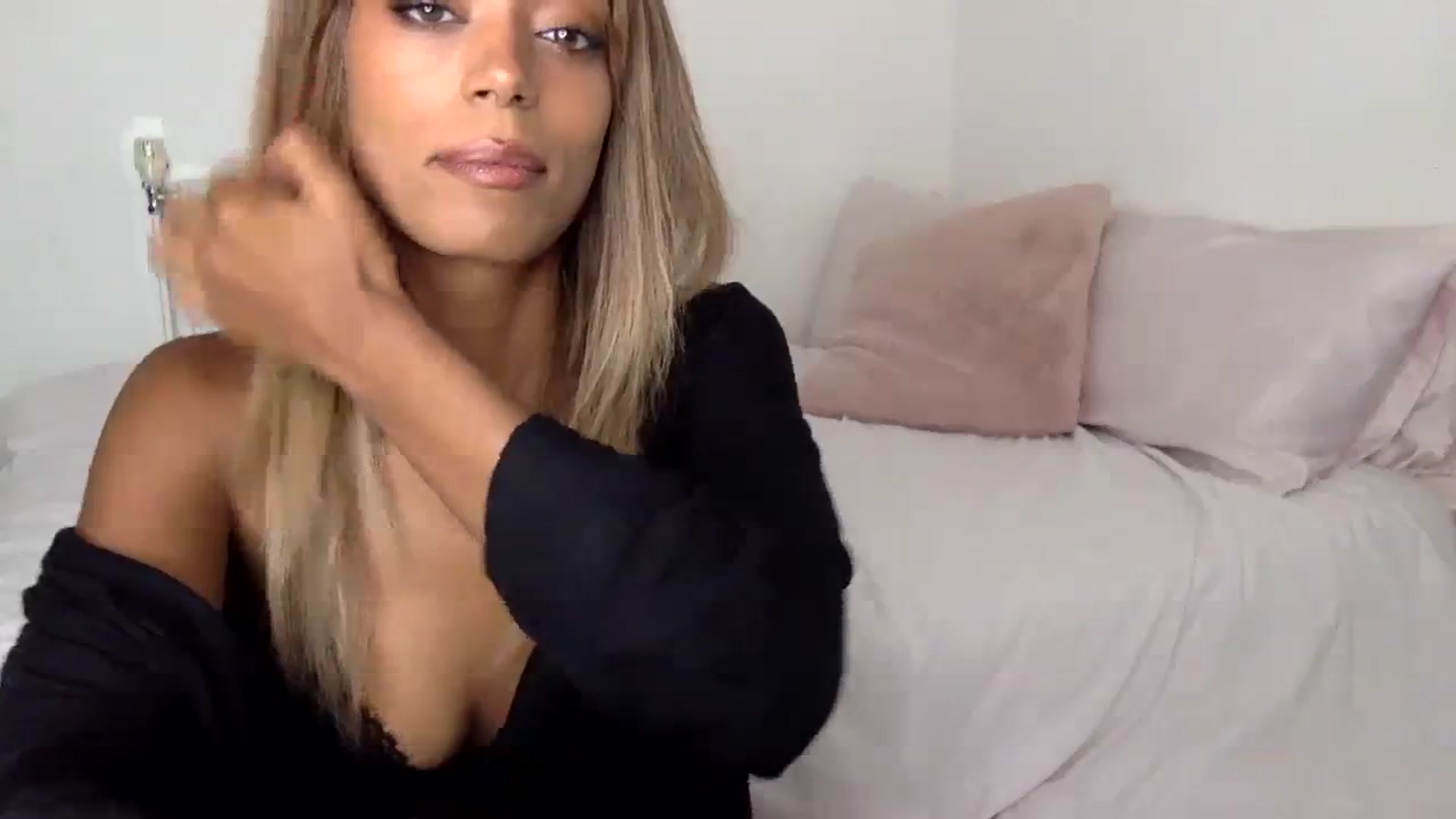 Gallery image thumbnail from MissLuna22's myfreecams stream on, 09/23/2023, 16:24 image 3 of 20