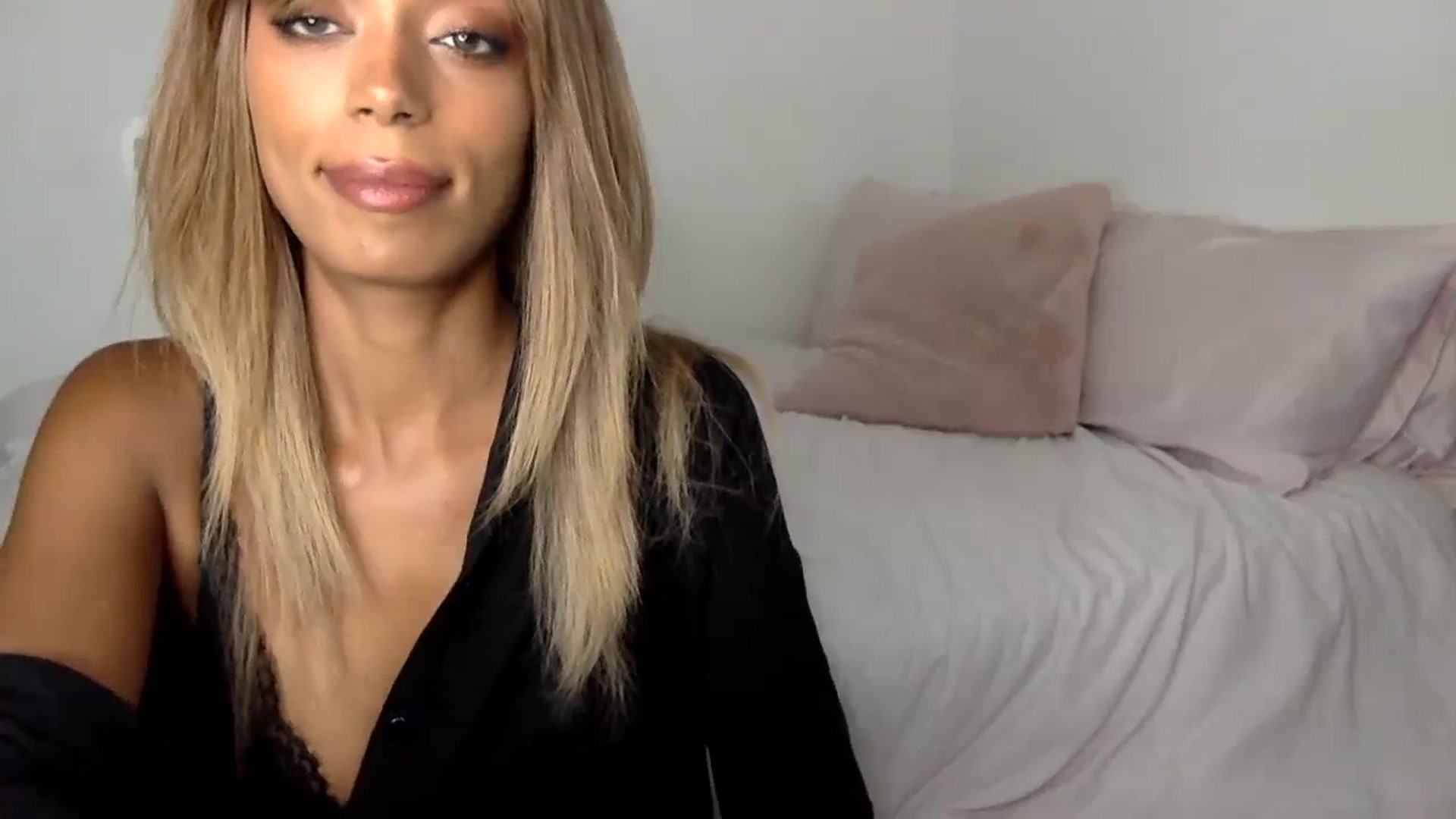 Gallery image thumbnail from MissLuna22's myfreecams stream on, 09/23/2023, 17:16 image 18 of 20