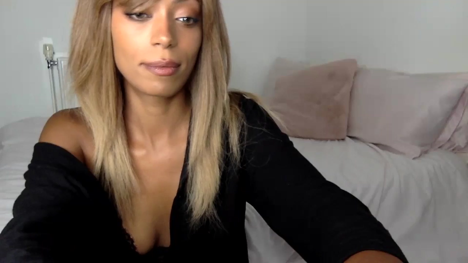 Gallery image thumbnail from MissLuna22's myfreecams stream on, 09/23/2023, 17:16 image 20 of 20