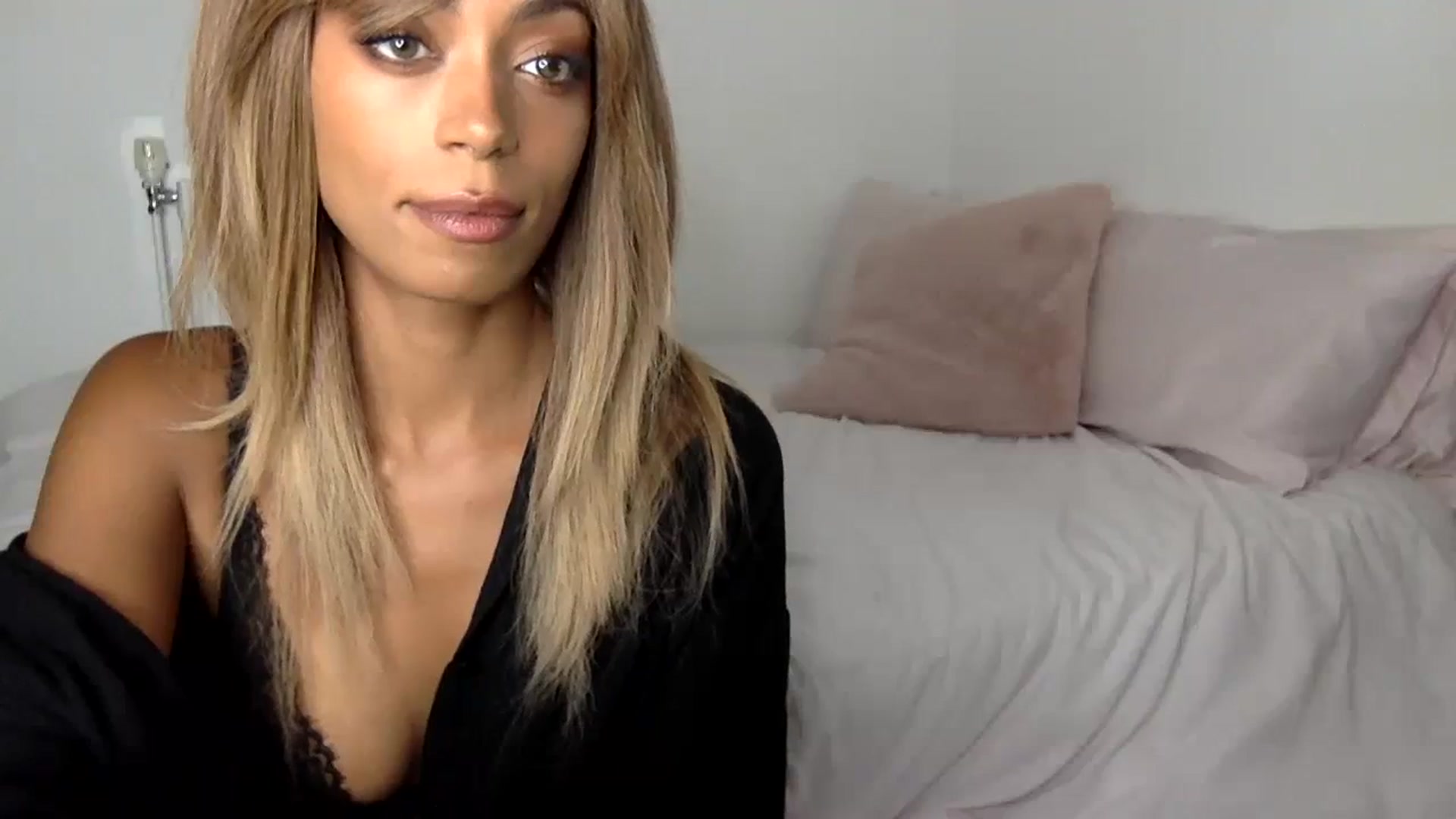 Gallery image thumbnail from MissLuna22's myfreecams stream on, 09/23/2023, 17:16 image 12 of 20