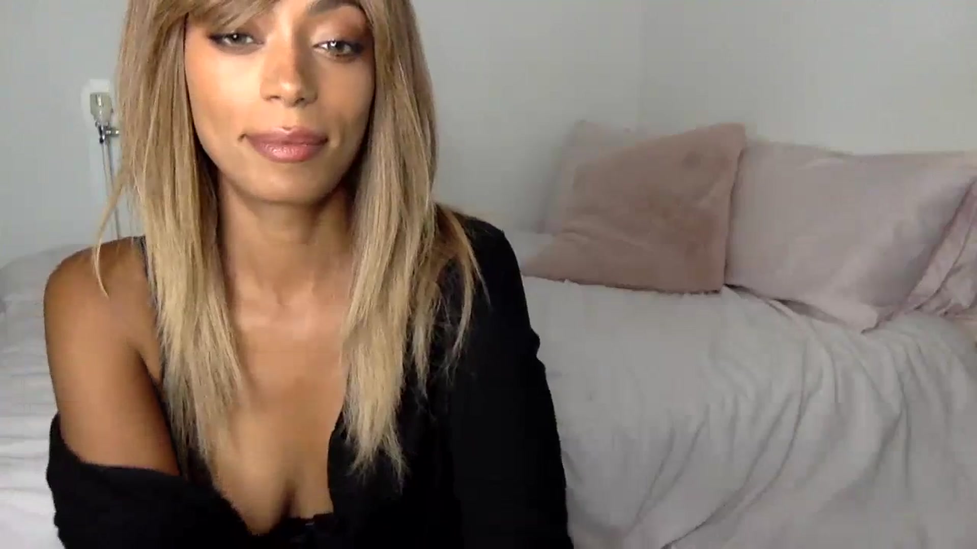 Gallery image thumbnail from MissLuna22's myfreecams stream on, 09/23/2023, 17:16 image 4 of 20