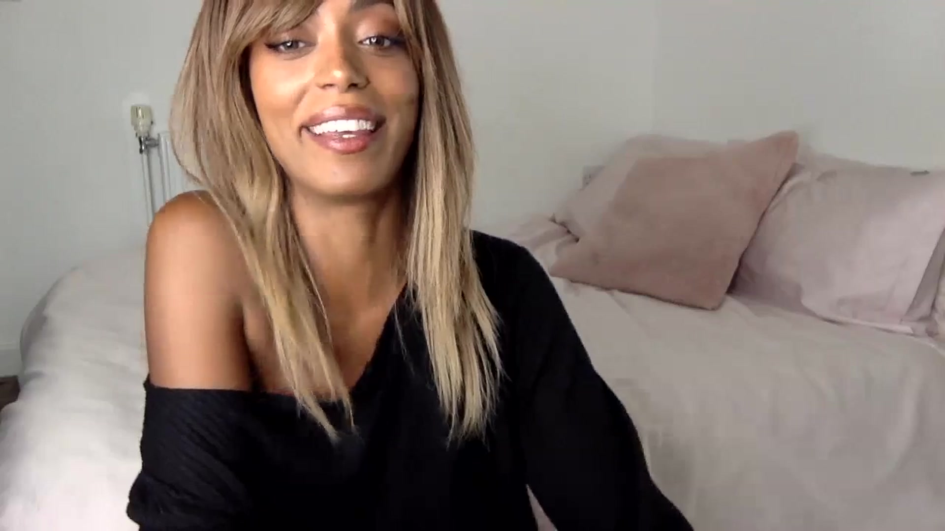 Gallery image thumbnail from MissLuna22's myfreecams stream on, 09/28/2023, 12:34 image 13 of 20
