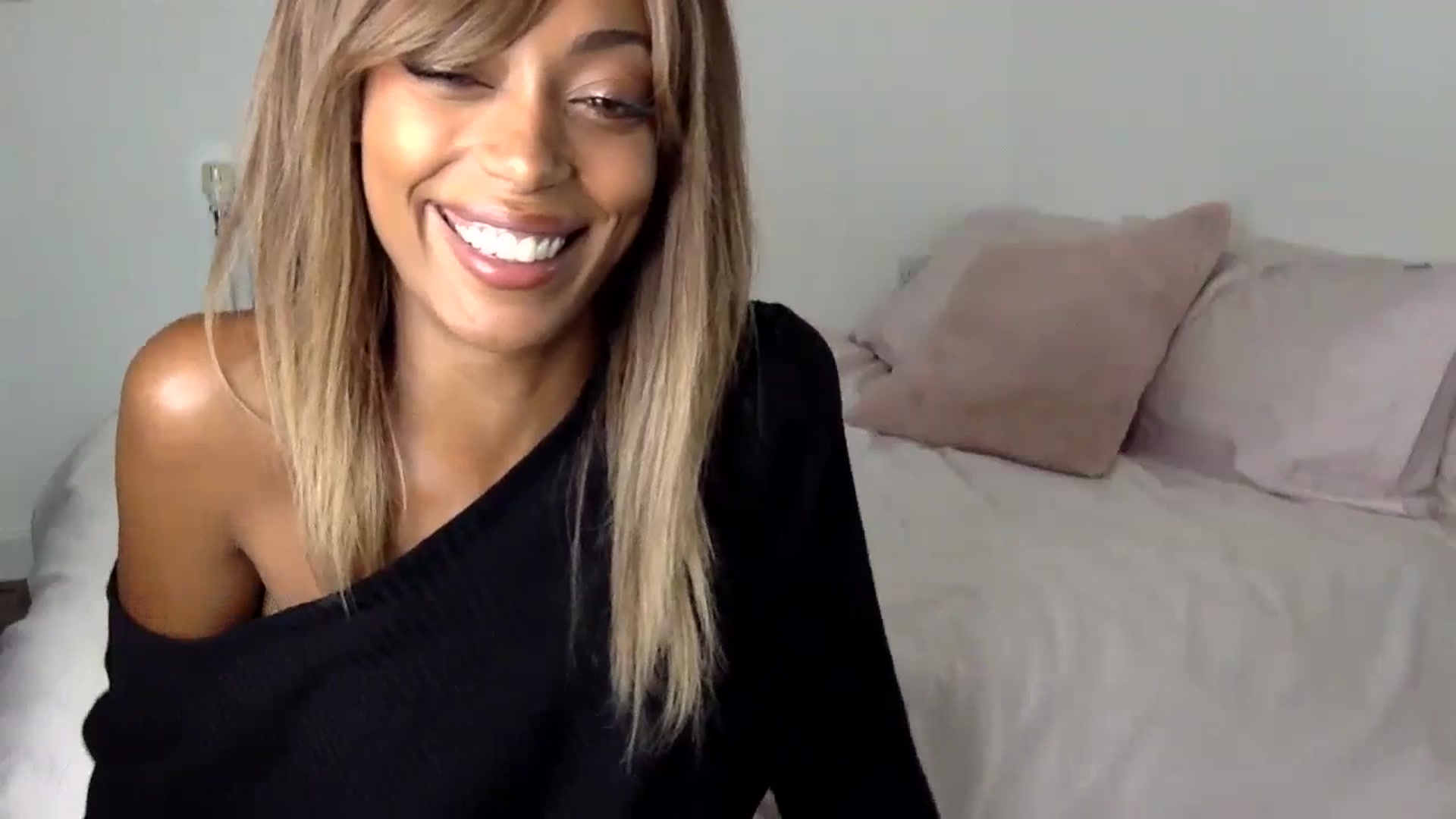 Gallery image thumbnail from MissLuna22's myfreecams stream on, 09/28/2023, 12:34 image 15 of 20