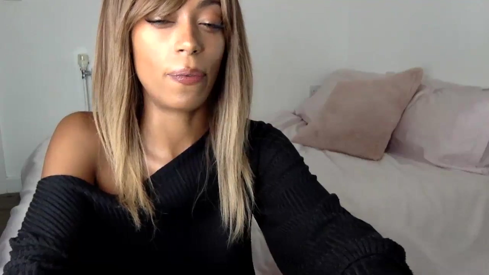 Gallery image thumbnail from MissLuna22's myfreecams stream on, 09/28/2023, 12:34 image 20 of 20