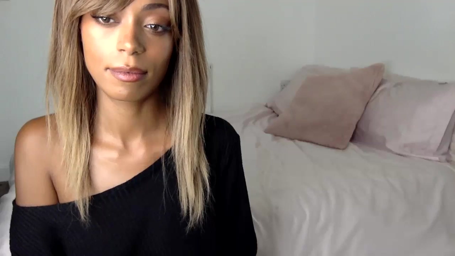 Gallery image thumbnail from MissLuna22's myfreecams stream on, 09/28/2023, 12:34 image 10 of 20