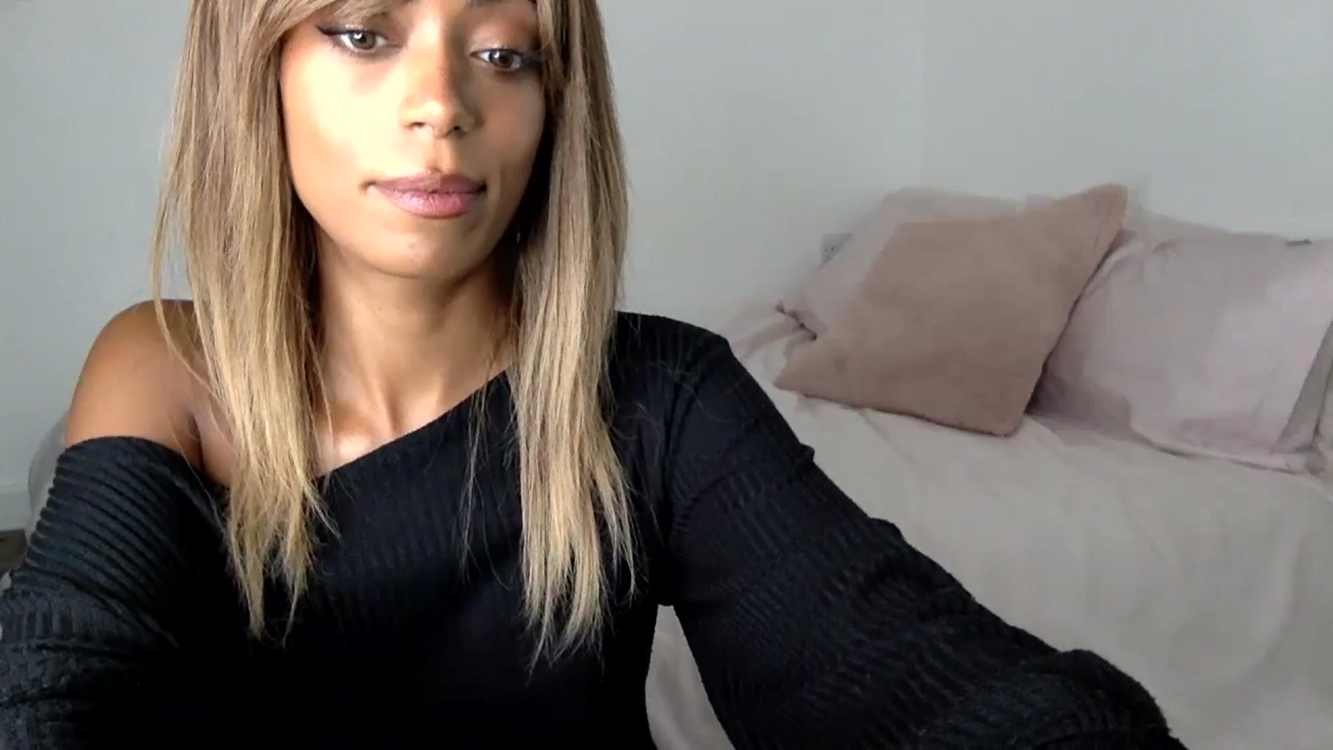 Gallery image thumbnail from MissLuna22's myfreecams stream on, 09/28/2023, 12:34 image 16 of 20