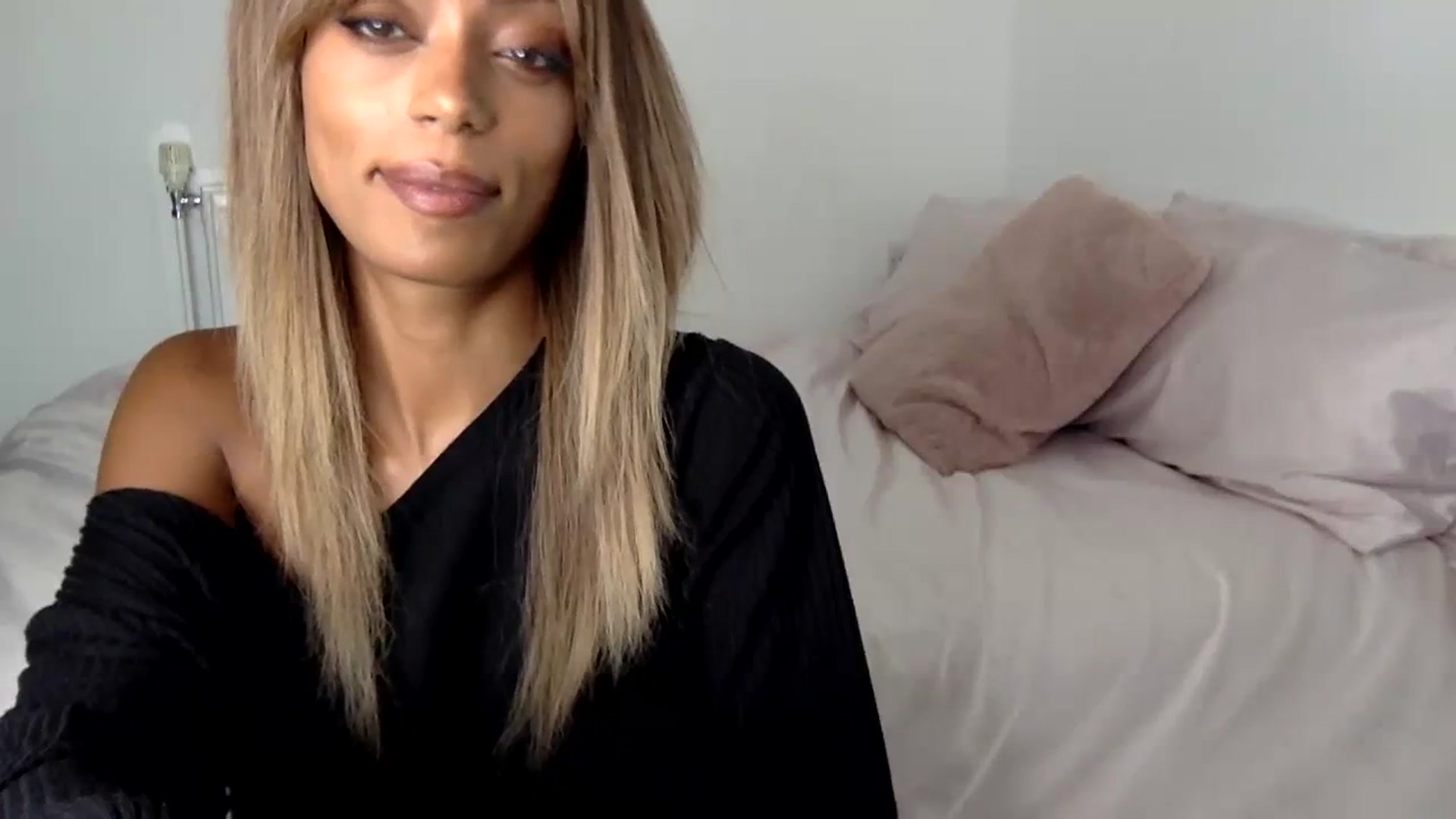 Gallery image thumbnail from MissLuna22's myfreecams stream on, 10/05/2023, 12:08 image 16 of 20