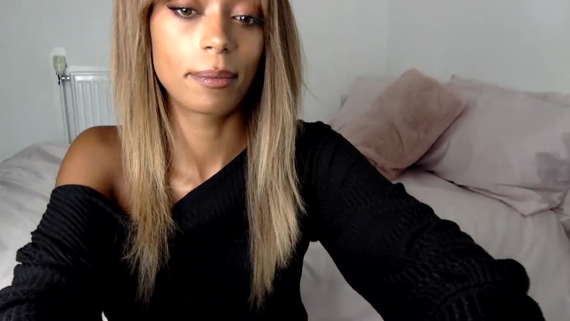 Gallery image thumbnail from MissLuna22's myfreecams stream on, 10/05/2023, 12:08 image 2 of 20