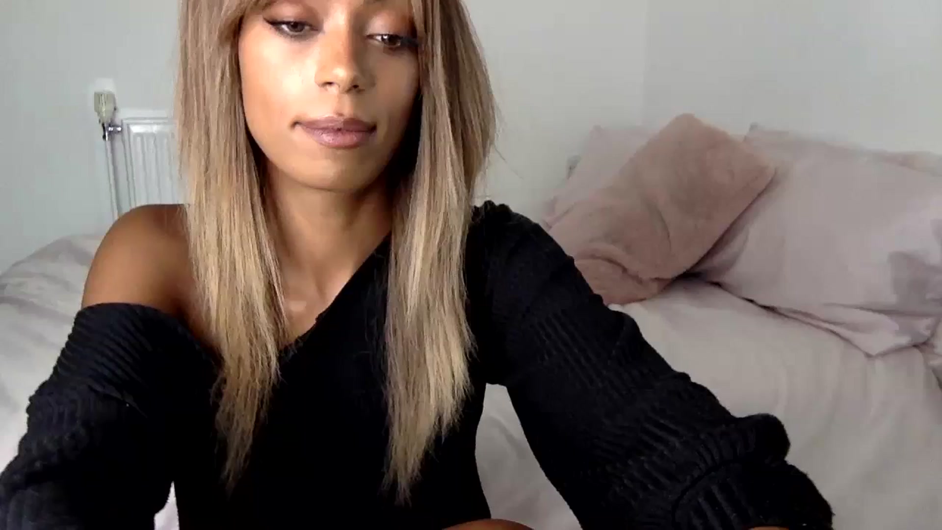 Gallery image thumbnail from MissLuna22's myfreecams stream on, 10/05/2023, 12:08 image 20 of 20