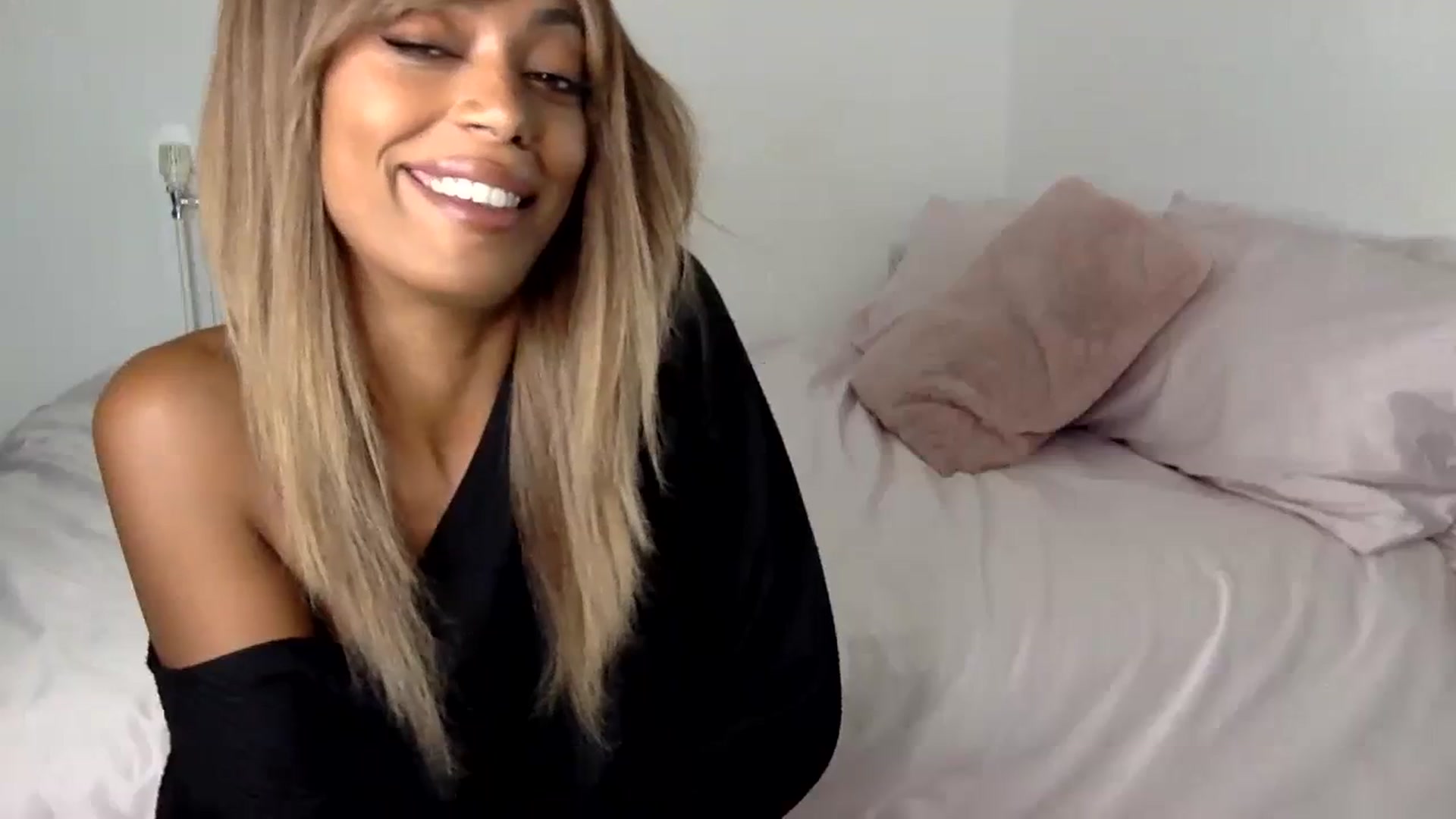 Gallery image thumbnail from MissLuna22's myfreecams stream on, 10/05/2023, 12:08 image 11 of 20