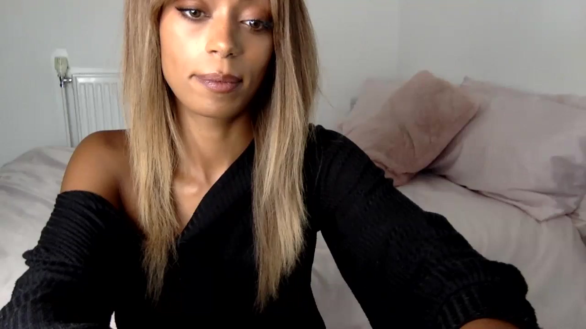 Gallery image thumbnail from MissLuna22's myfreecams stream on, 10/05/2023, 12:08 image 1 of 20