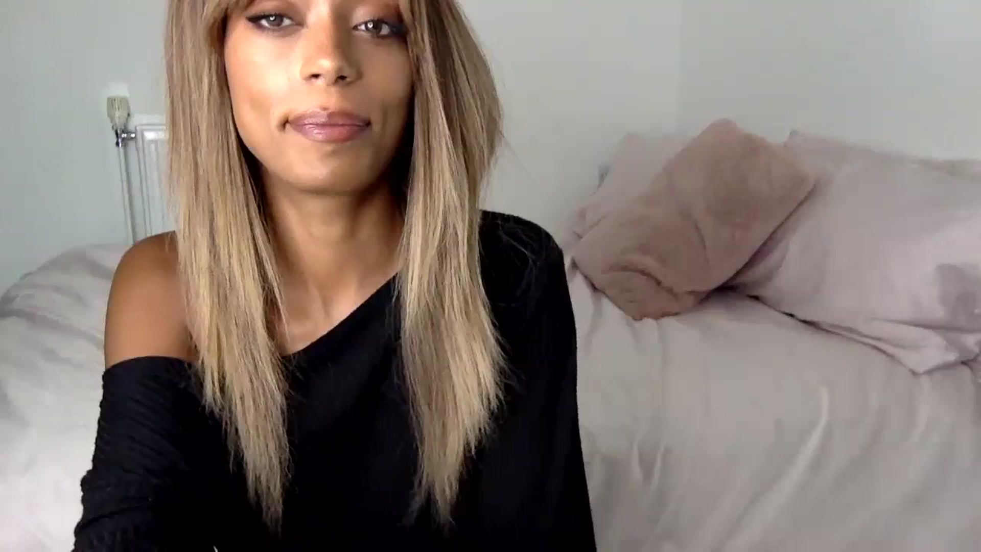 Gallery image thumbnail from MissLuna22's myfreecams stream on, 10/05/2023, 12:08 image 9 of 20