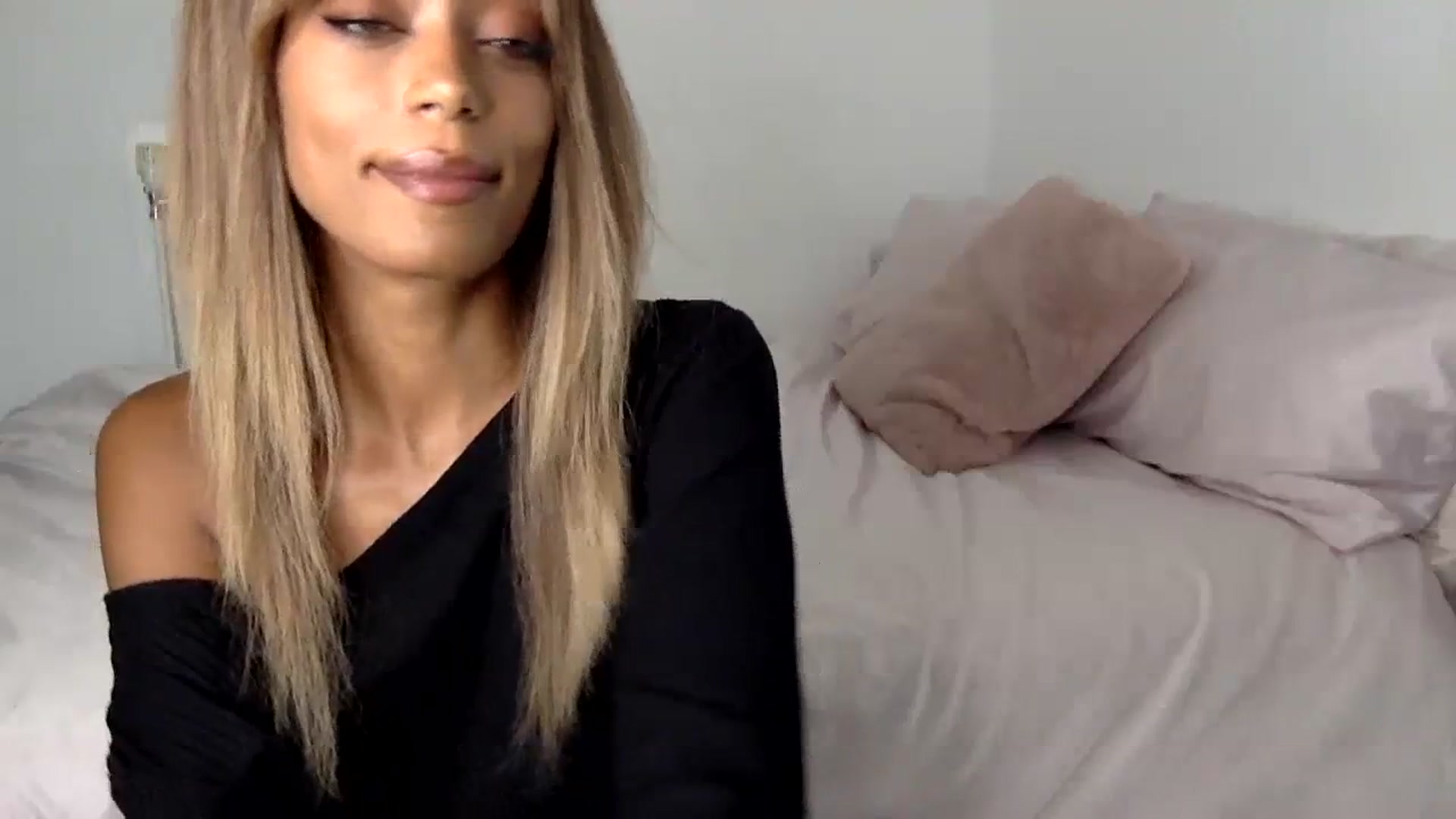 Gallery image thumbnail from MissLuna22's myfreecams stream on, 10/05/2023, 12:08 image 4 of 20