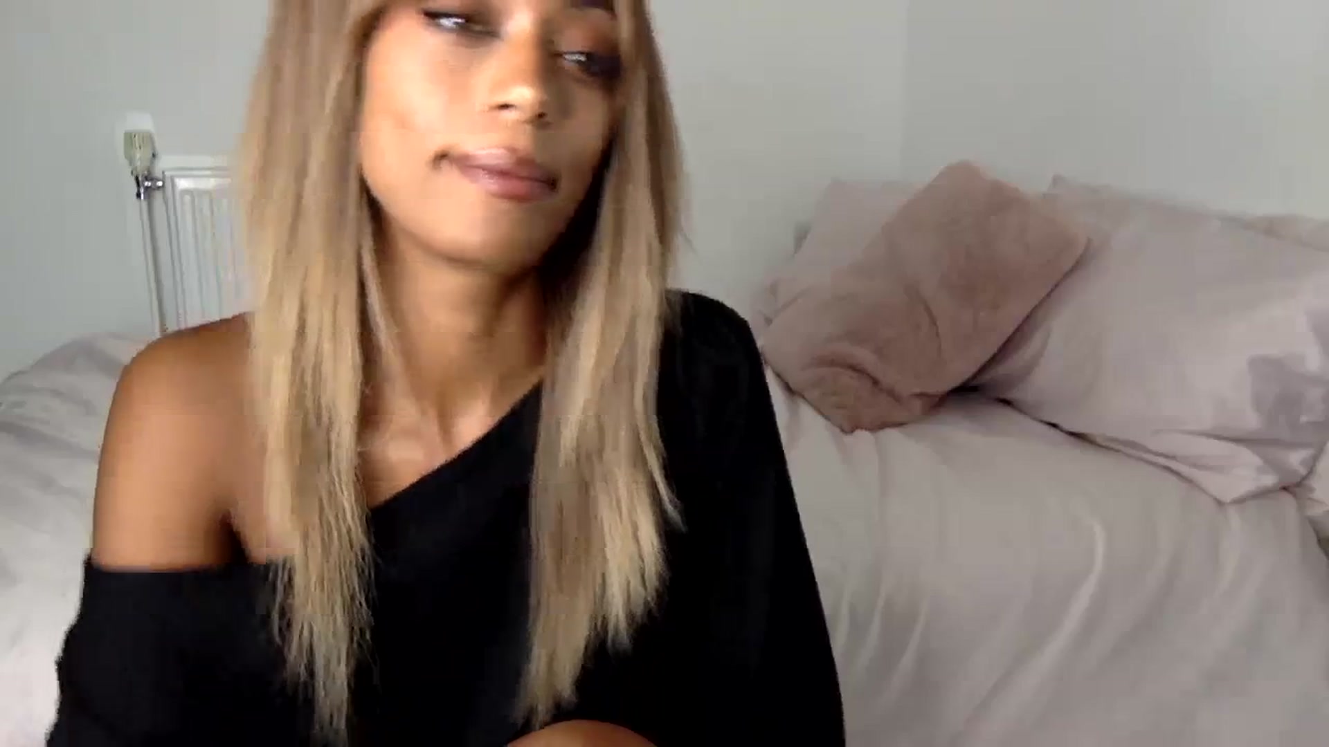 Gallery image thumbnail from MissLuna22's myfreecams stream on, 10/05/2023, 12:08 image 3 of 20