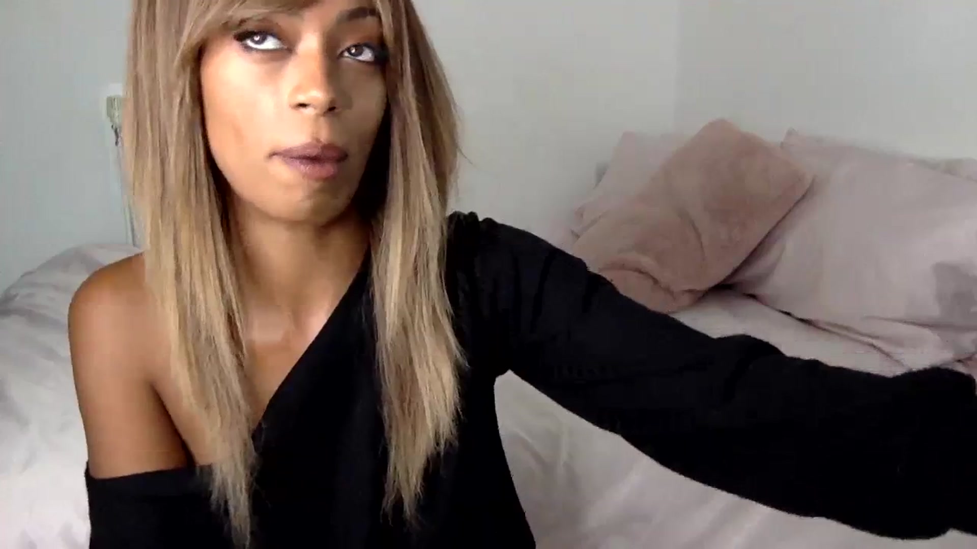 Gallery image thumbnail from MissLuna22's myfreecams stream on, 10/05/2023, 12:08 image 14 of 20