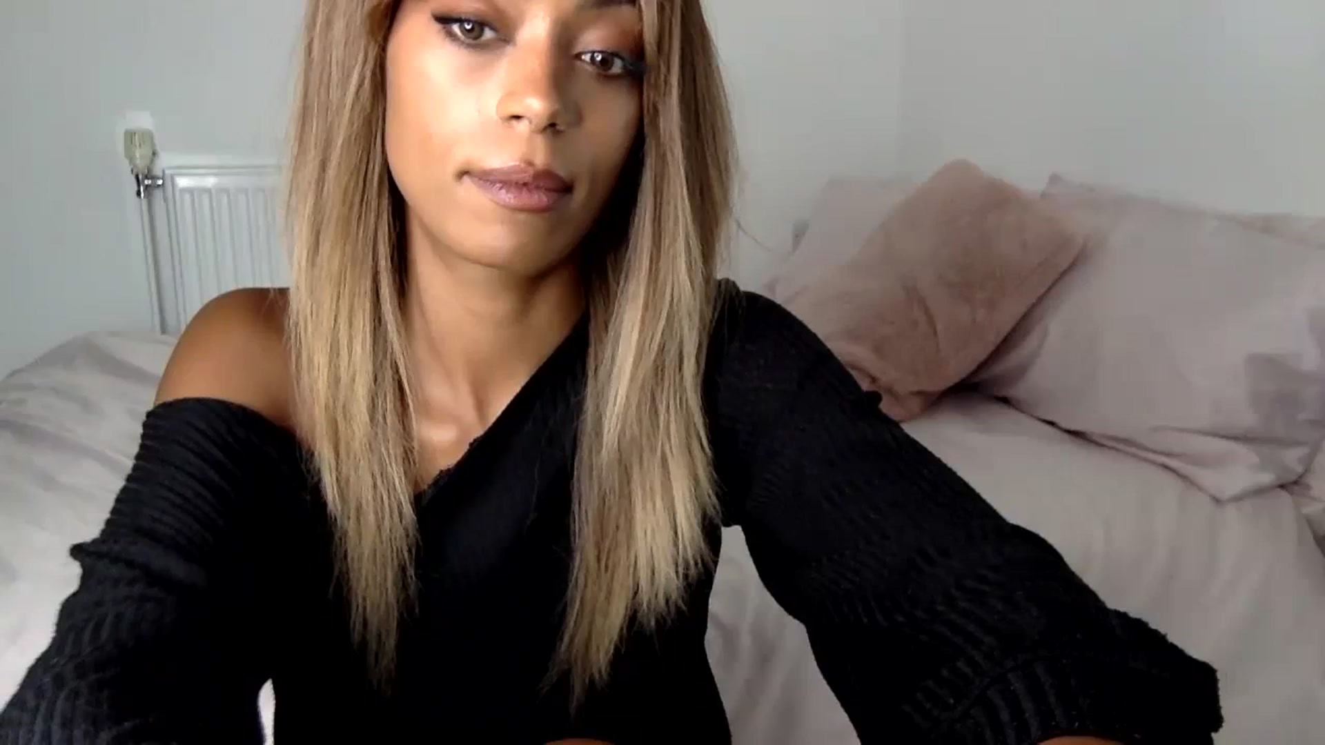 Gallery image thumbnail from MissLuna22's myfreecams stream on, 10/05/2023, 12:08 image 7 of 20