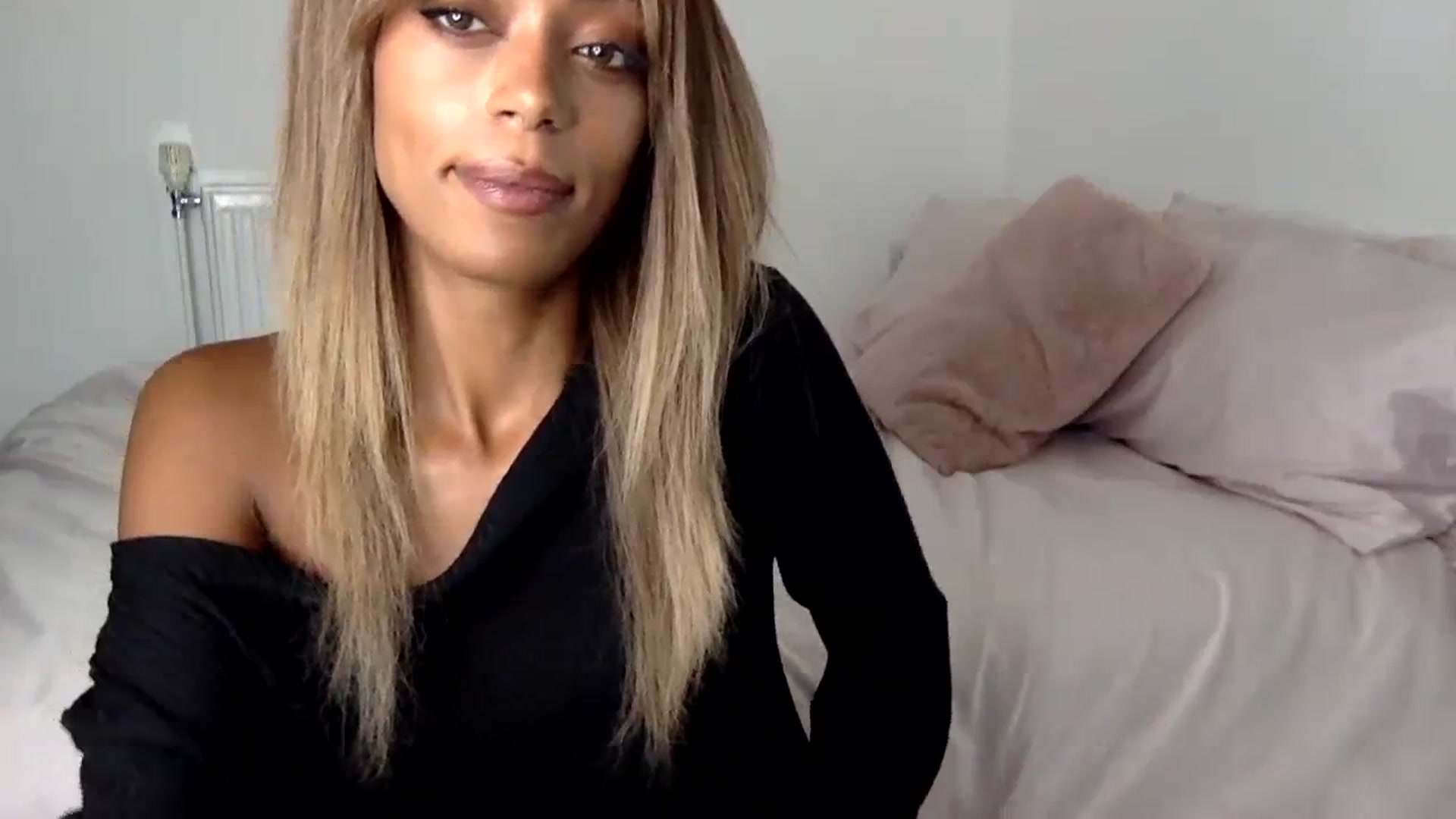 Gallery image thumbnail from MissLuna22's myfreecams stream on, 10/05/2023, 12:08 image 18 of 20