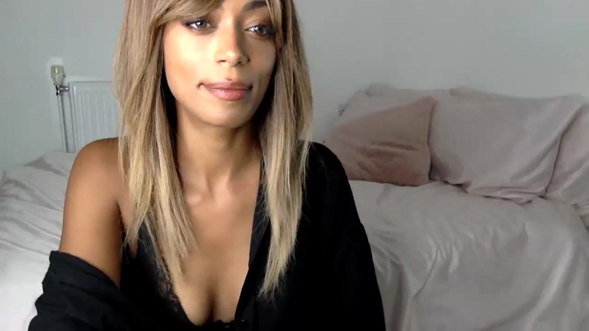 Gallery image thumbnail from MissLuna22's myfreecams stream on, 10/08/2023, 15:17 image 8 of 20