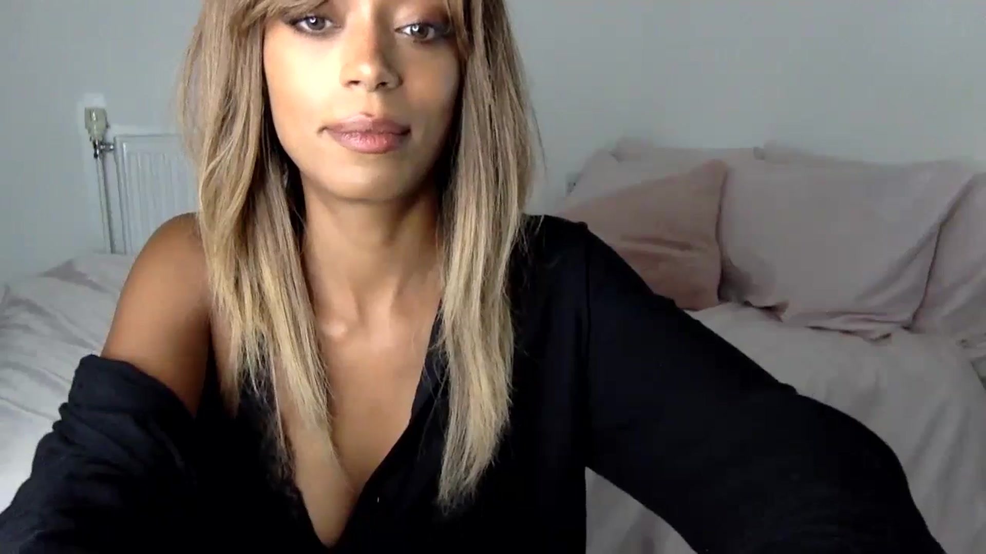 Gallery image thumbnail from MissLuna22's myfreecams stream on, 10/08/2023, 15:17 image 18 of 20