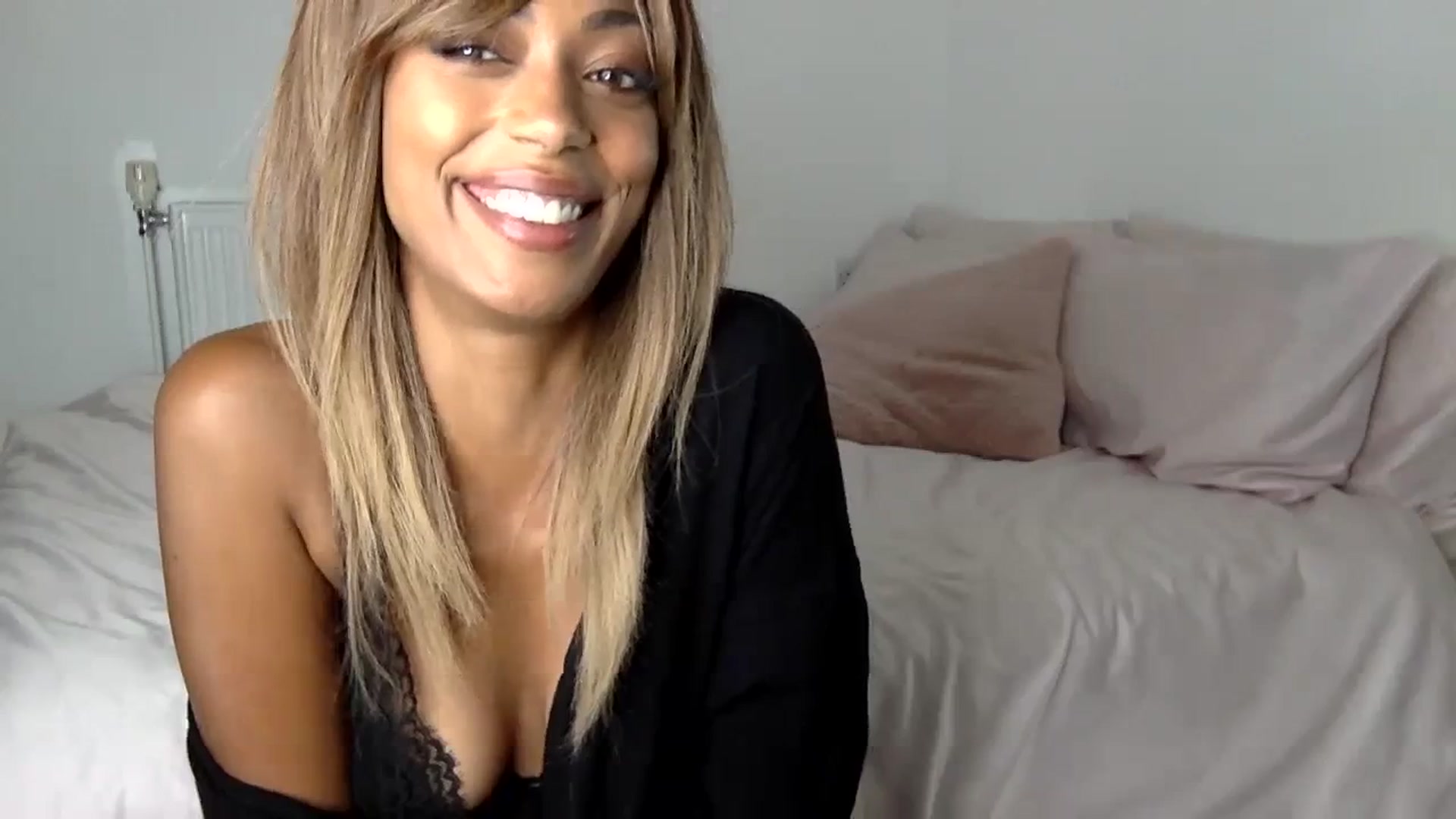 Gallery image thumbnail from MissLuna22's myfreecams stream on, 10/08/2023, 16:18 image 19 of 20