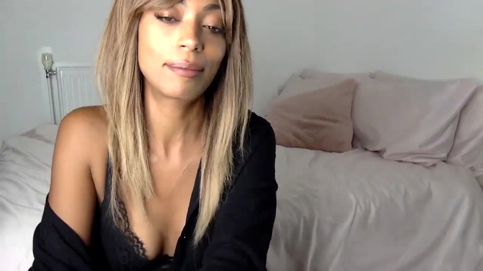 Gallery image thumbnail from MissLuna22's myfreecams stream on, 10/08/2023, 16:18 image 20 of 20