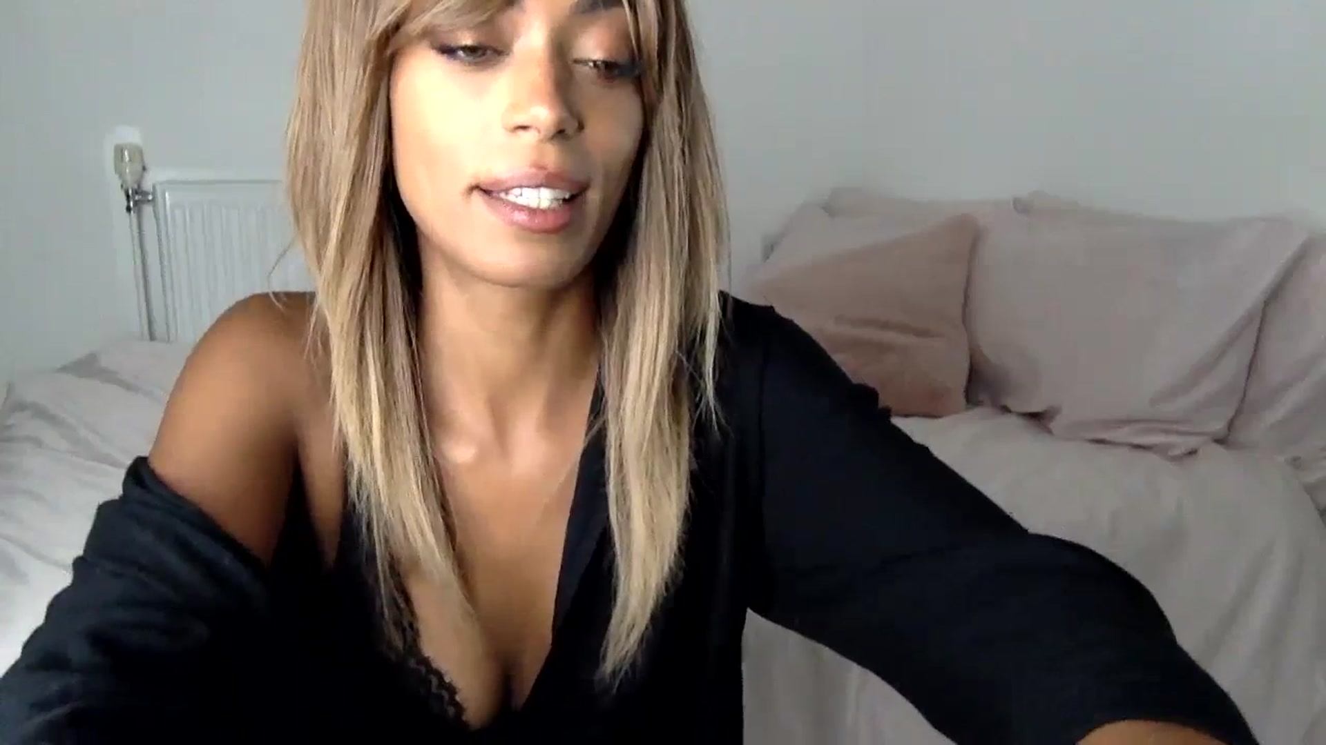 Gallery image thumbnail from MissLuna22's myfreecams stream on, 10/08/2023, 16:18 image 2 of 20