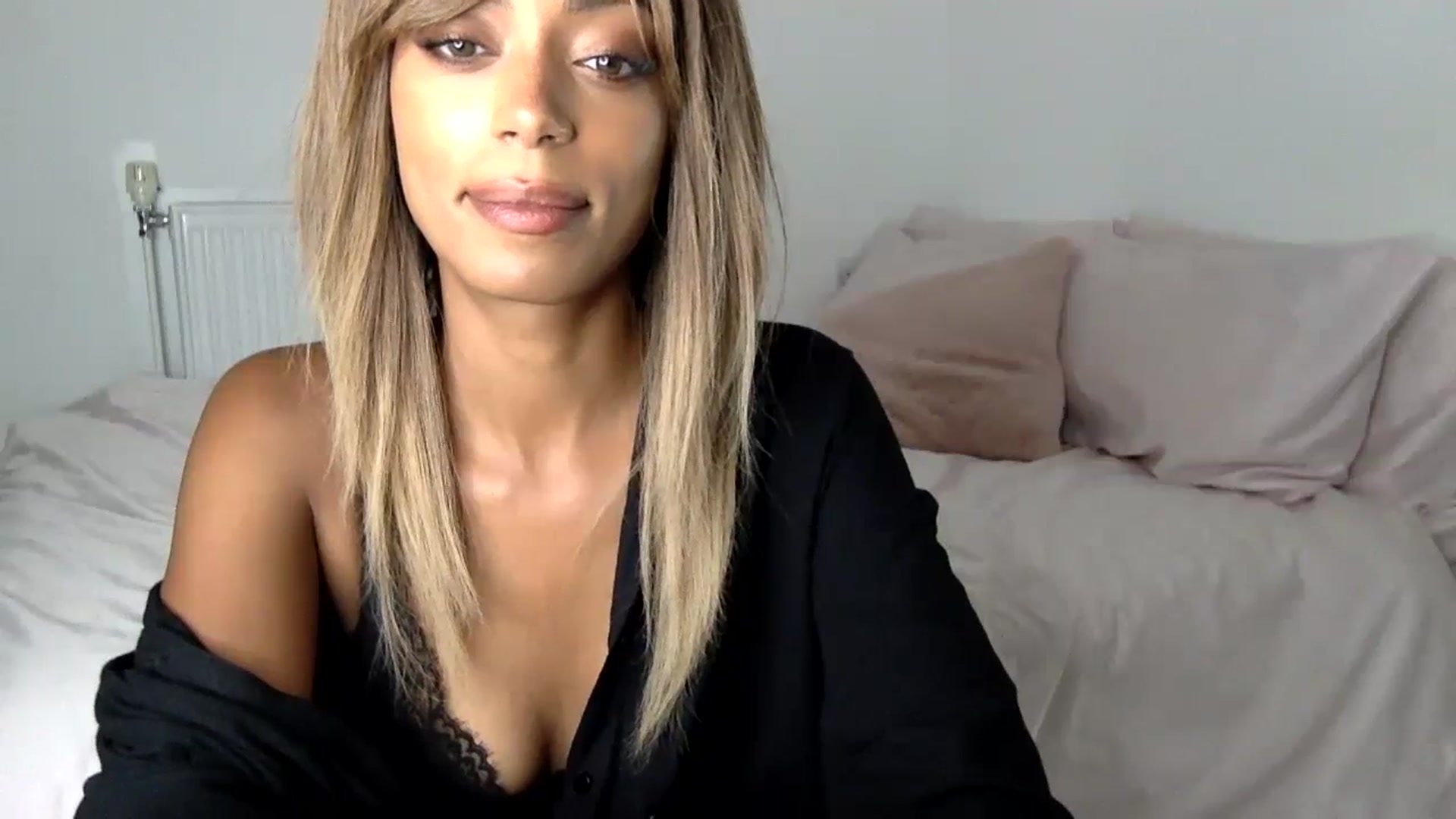 Gallery image thumbnail from MissLuna22's myfreecams stream on, 10/08/2023, 16:18 image 6 of 20