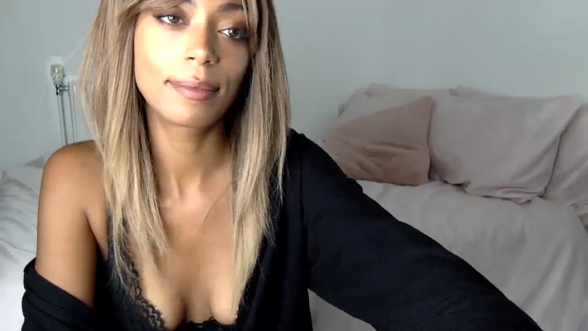 Gallery image thumbnail from MissLuna22's myfreecams stream on, 10/08/2023, 16:18 image 17 of 20