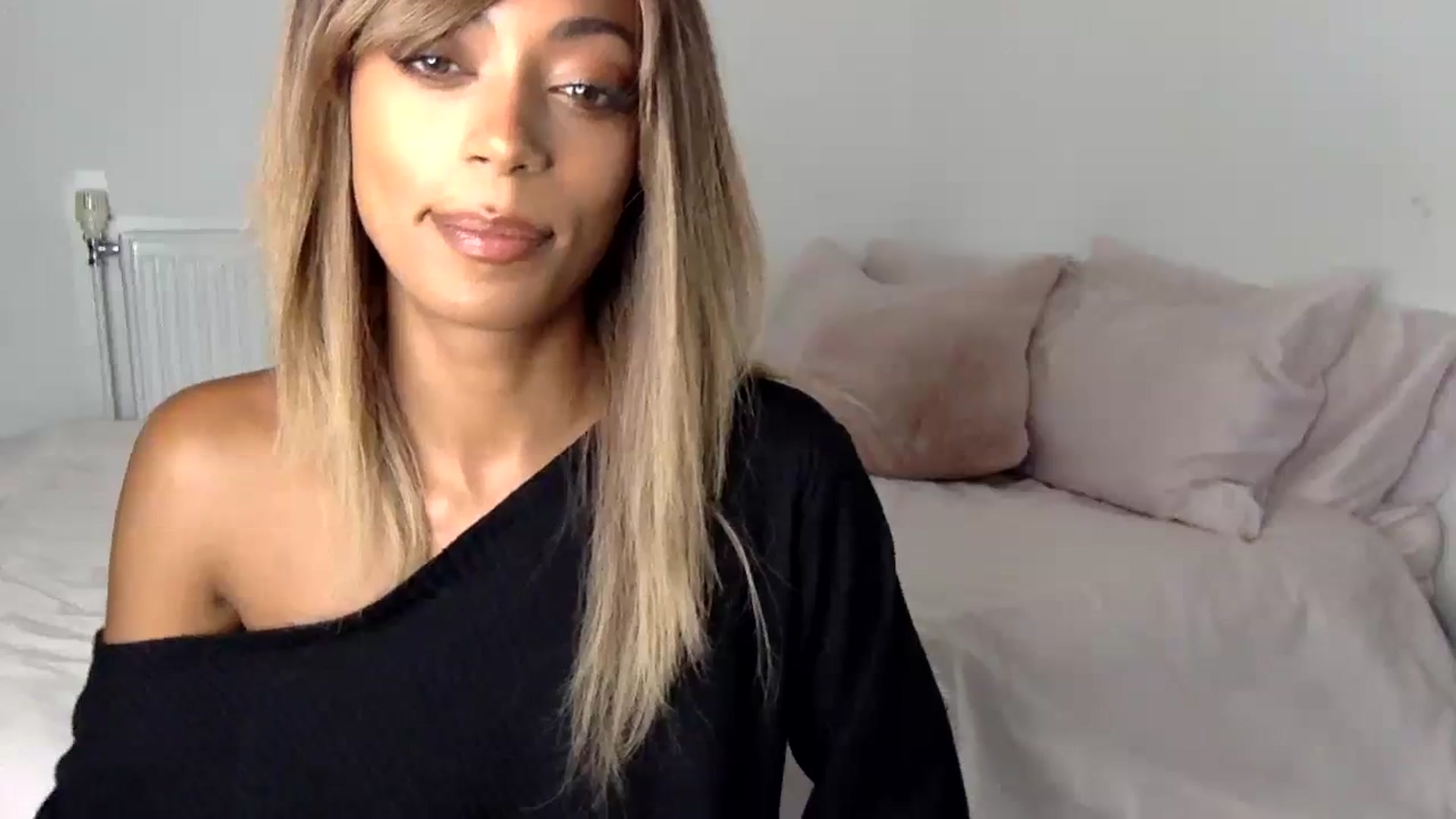 Gallery image thumbnail from MissLuna22's myfreecams stream on, 10/10/2023, 12:09 image 11 of 20