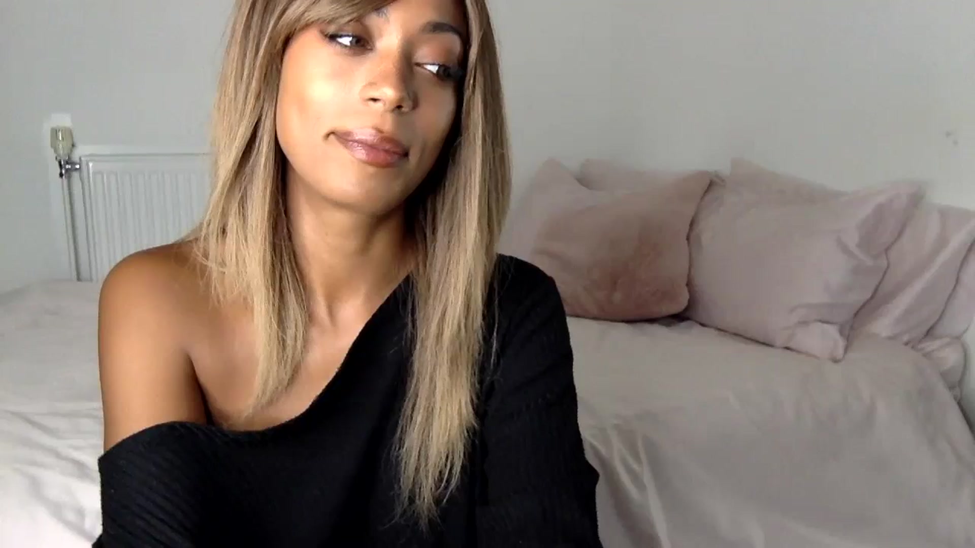 Gallery image thumbnail from MissLuna22's myfreecams stream on, 10/10/2023, 12:09 image 6 of 20