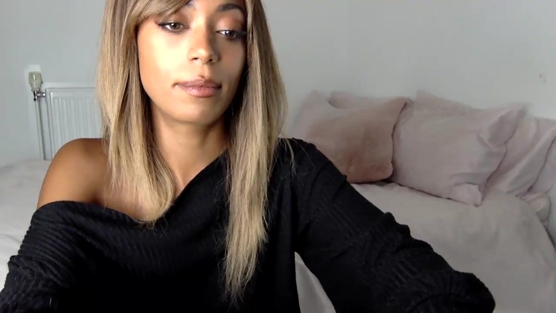 Gallery image thumbnail from MissLuna22's myfreecams stream on, 10/10/2023, 12:09 image 9 of 20