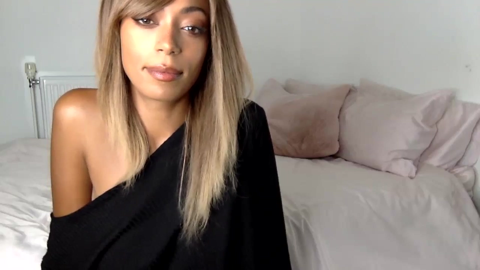 Gallery image thumbnail from MissLuna22's myfreecams stream on, 10/10/2023, 12:09 image 17 of 20