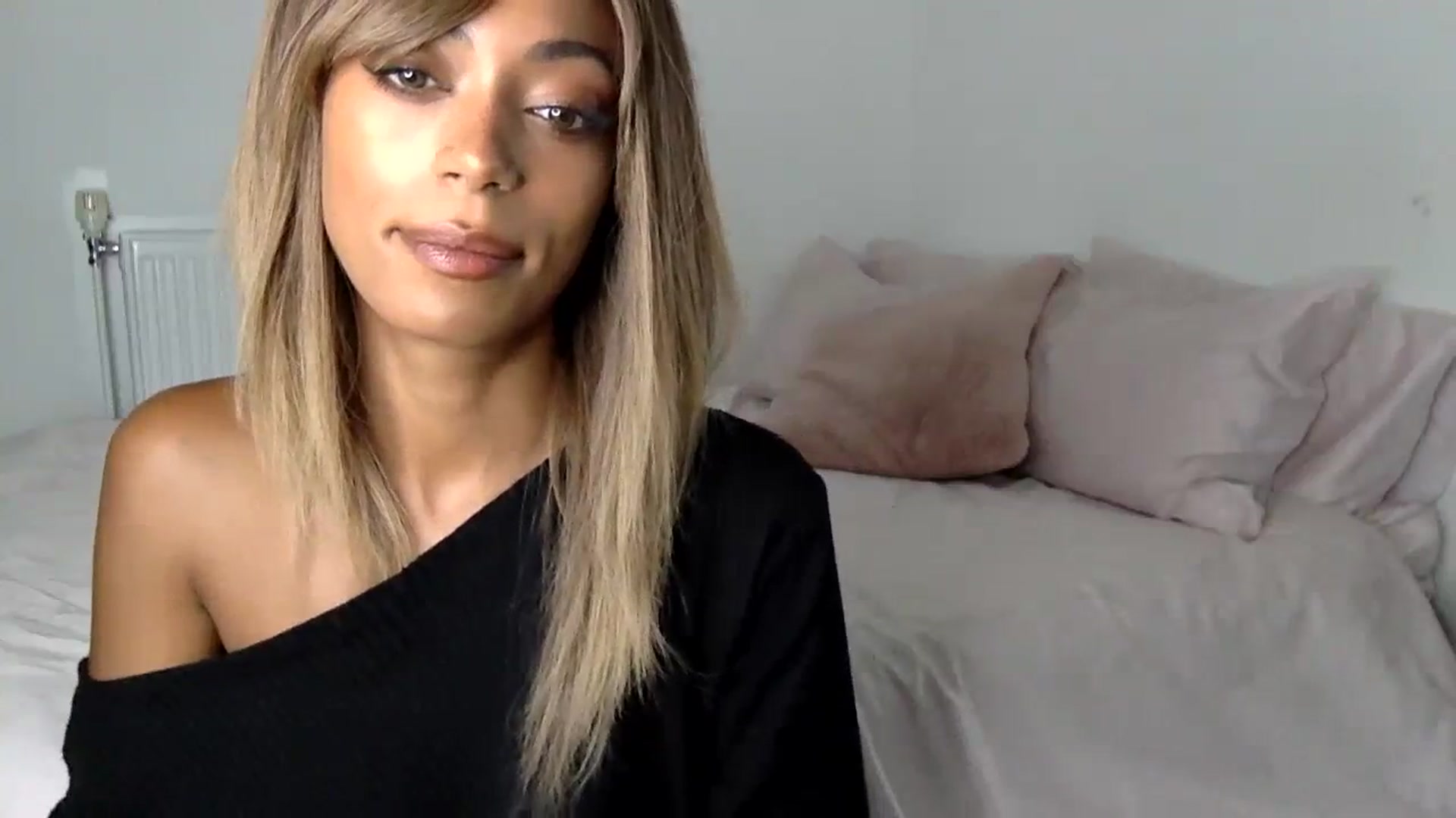 Gallery image thumbnail from MissLuna22's myfreecams stream on, 10/10/2023, 12:09 image 13 of 20