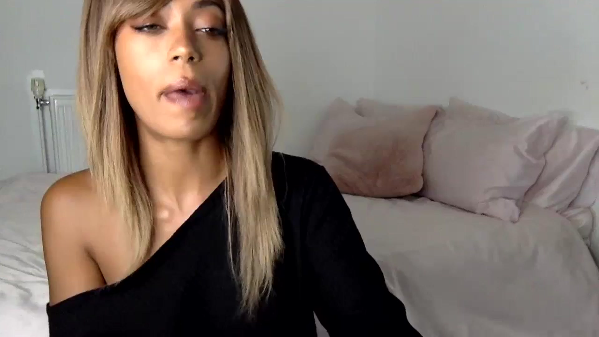 Gallery image thumbnail from MissLuna22's myfreecams stream on, 10/10/2023, 12:09 image 18 of 20