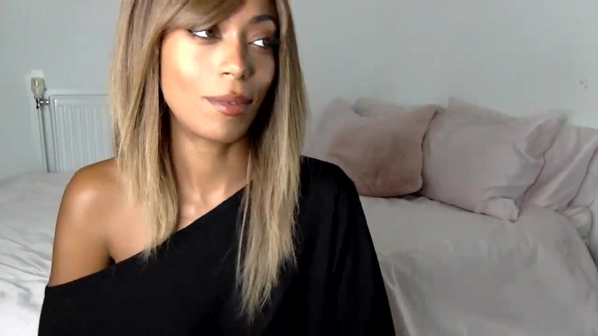 Gallery image thumbnail from MissLuna22's myfreecams stream on, 10/10/2023, 12:09 image 16 of 20