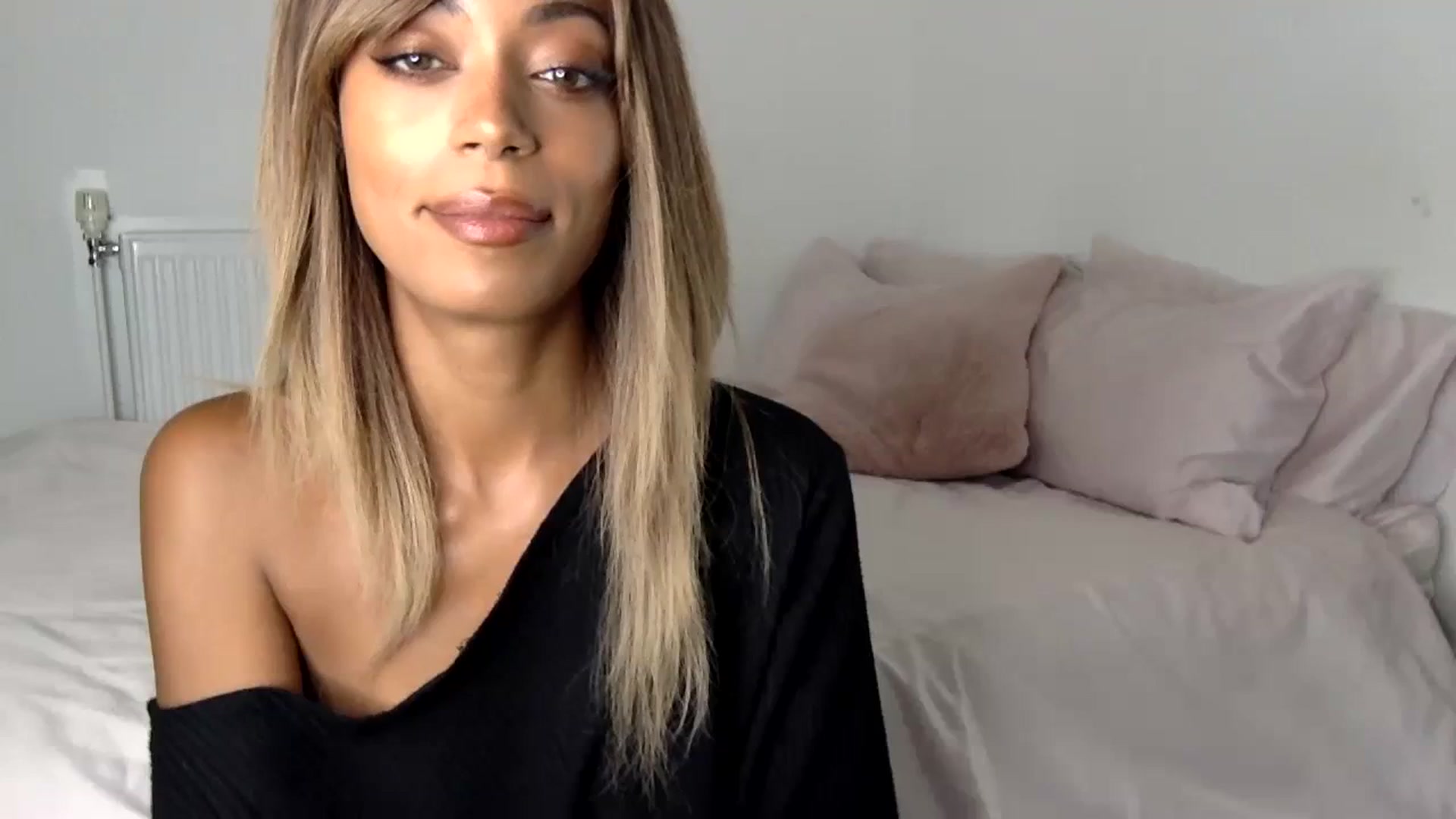 Gallery image thumbnail from MissLuna22's myfreecams stream on, 10/10/2023, 12:09 image 7 of 20