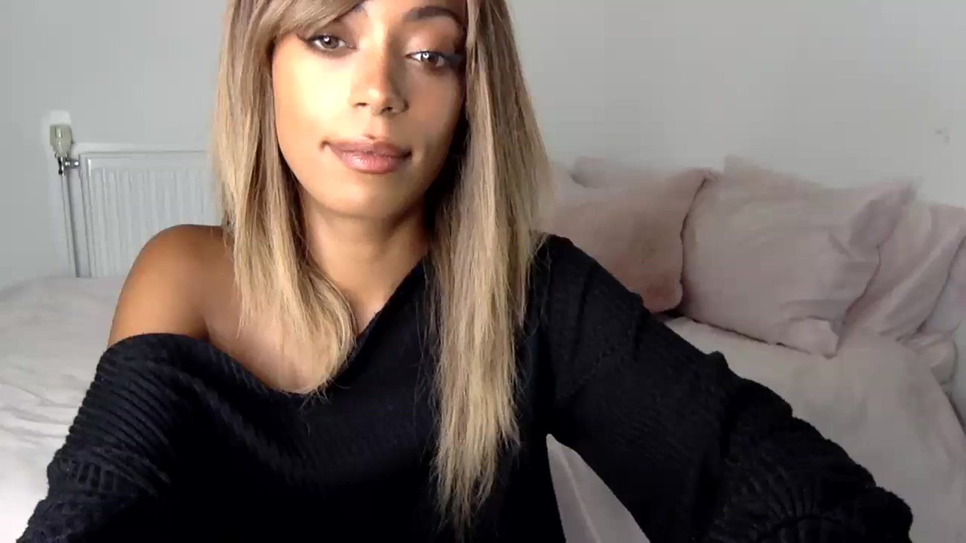 Gallery image thumbnail from MissLuna22's myfreecams stream on, 10/10/2023, 12:09 image 12 of 20