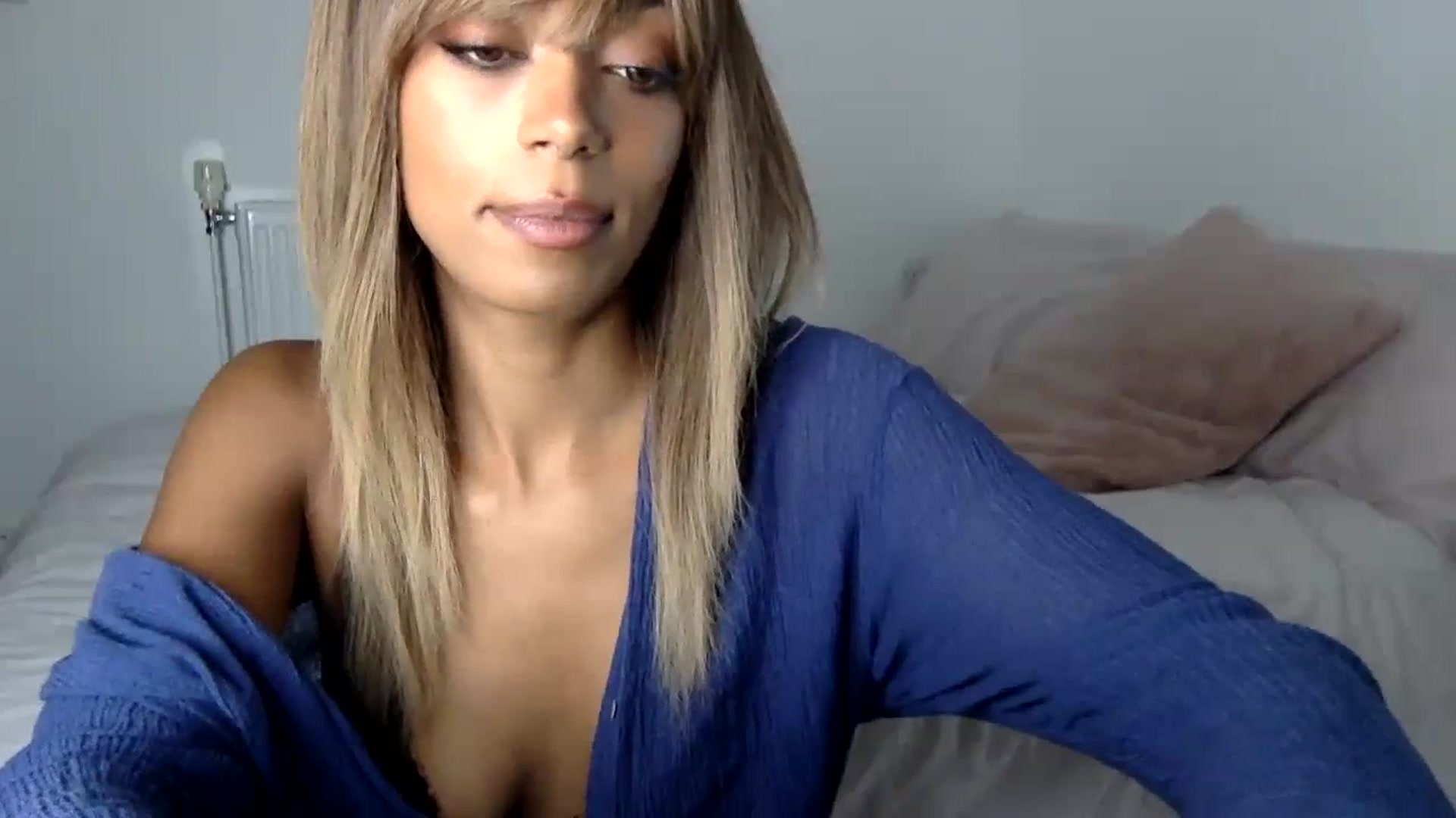Gallery image thumbnail from MissLuna22's myfreecams stream on, 10/29/2023, 17:55 image 19 of 20