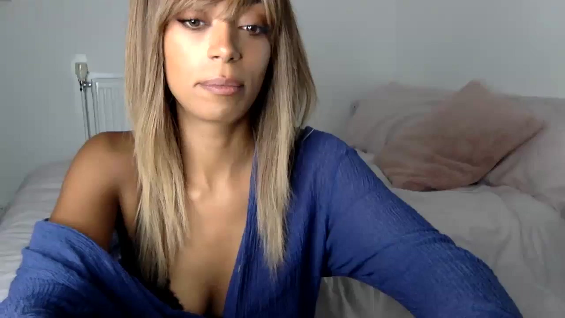 Gallery image thumbnail from MissLuna22's myfreecams stream on, 10/29/2023, 17:55 image 13 of 20