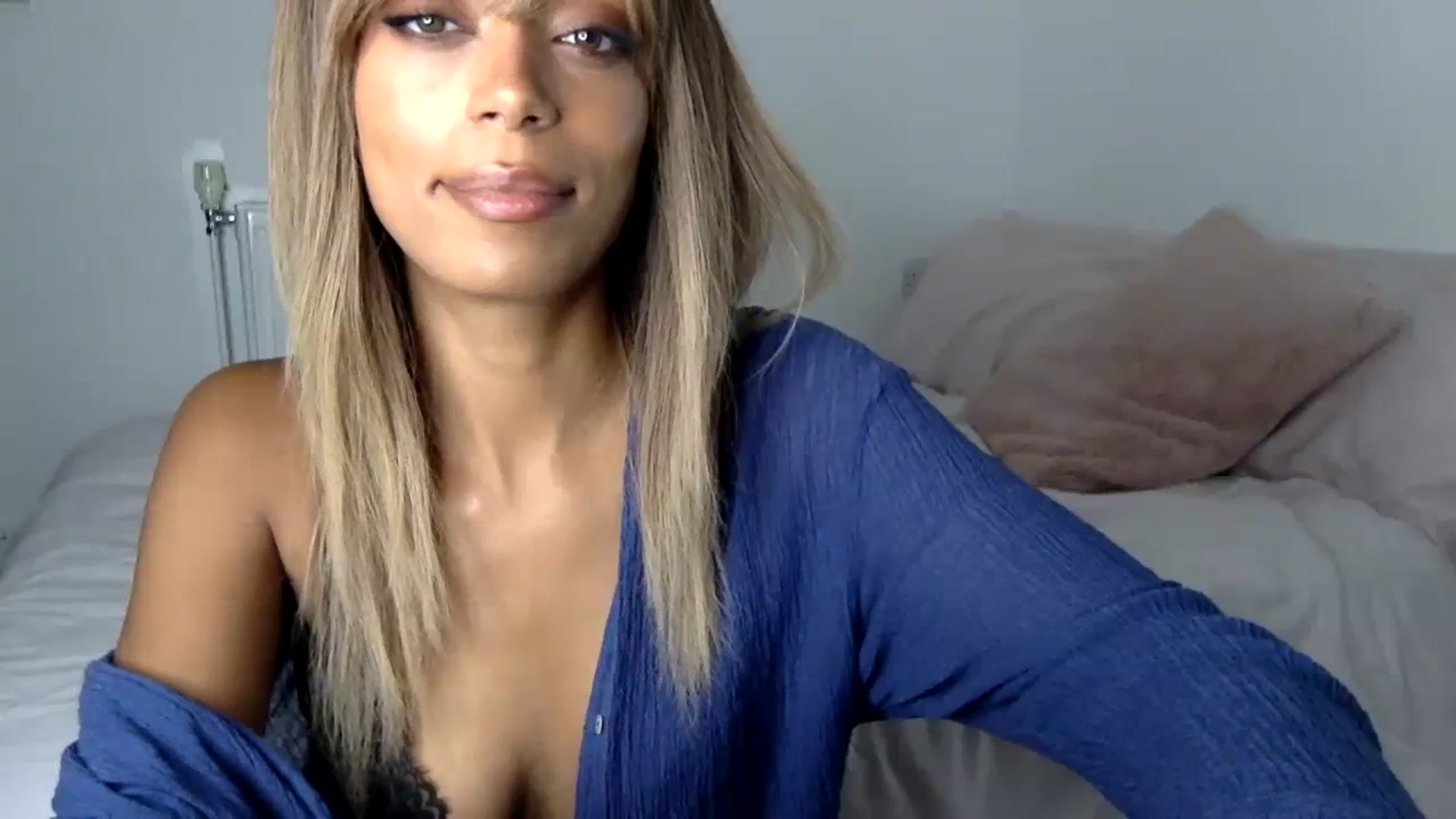 Gallery image thumbnail from MissLuna22's myfreecams stream on, 10/29/2023, 17:55 image 3 of 20