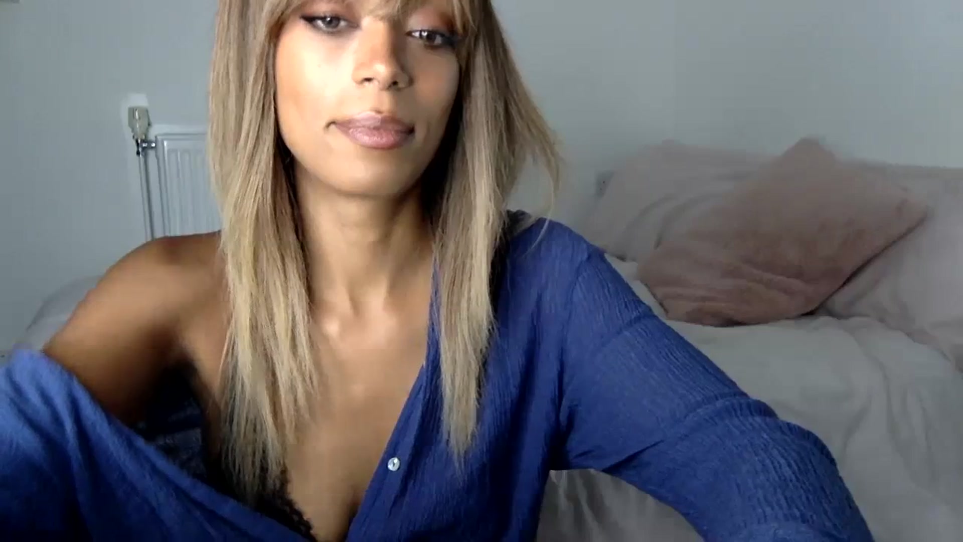 Gallery image thumbnail from MissLuna22's myfreecams stream on, 10/29/2023, 17:55 image 5 of 20
