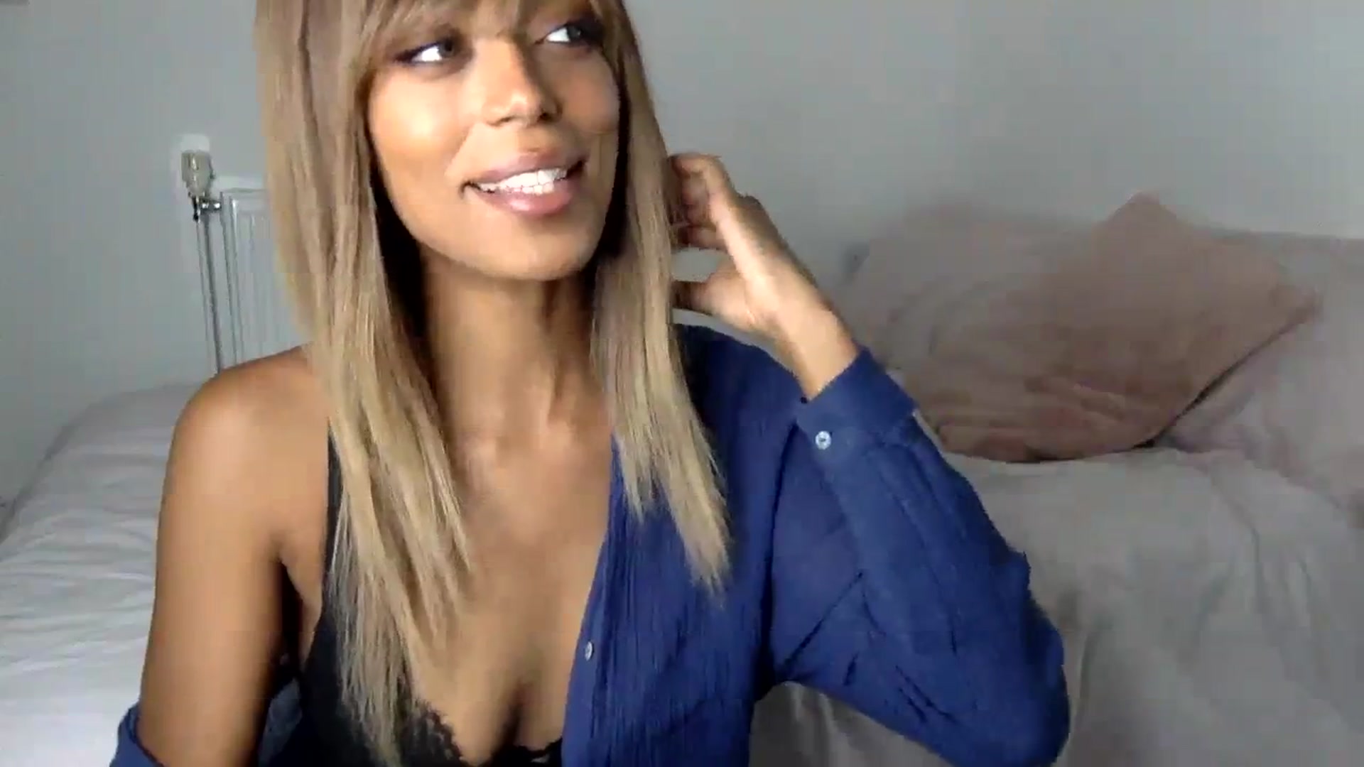 Gallery image thumbnail from MissLuna22's myfreecams stream on, 10/29/2023, 17:55 image 7 of 20