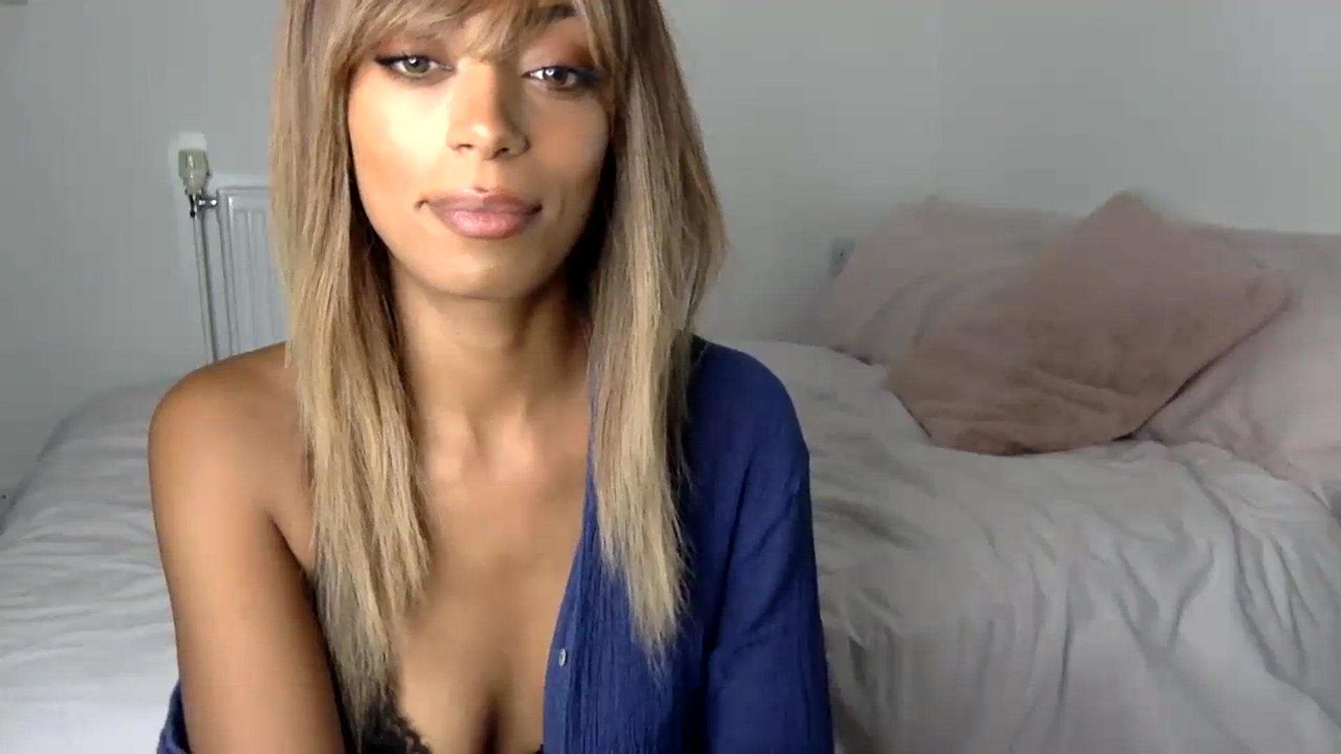 Gallery image thumbnail from MissLuna22's myfreecams stream on, 10/29/2023, 17:55 image 11 of 20