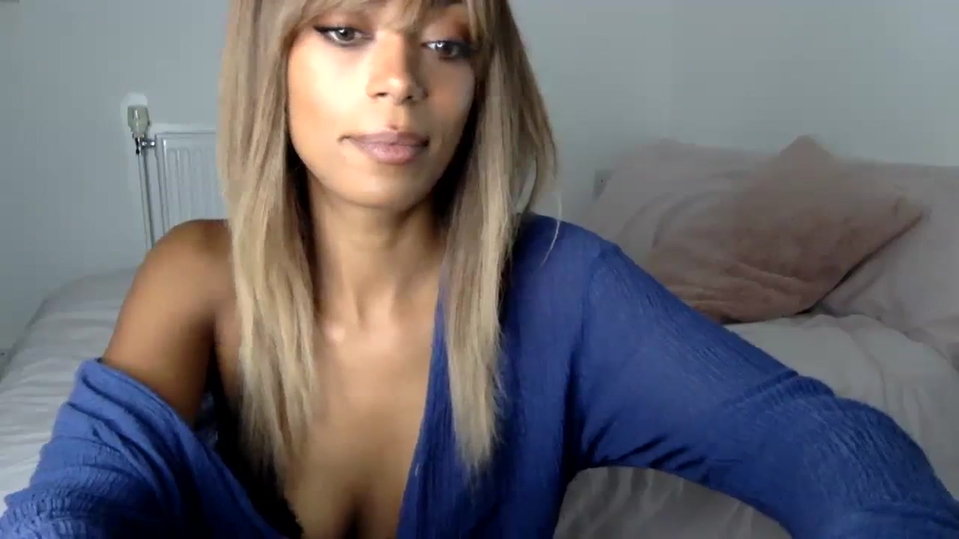 Gallery image thumbnail from MissLuna22's myfreecams stream on, 10/29/2023, 17:55 image 18 of 20