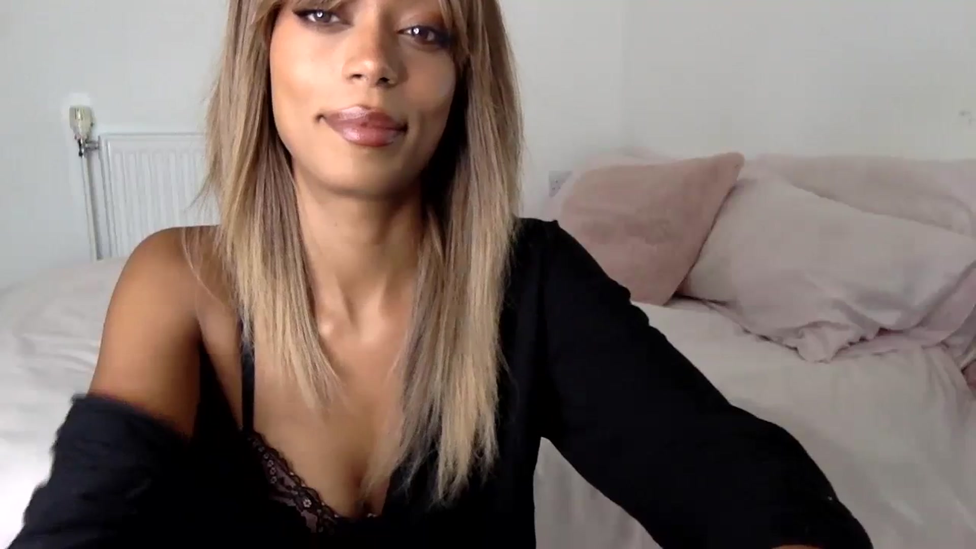 Gallery image thumbnail from MissLuna22's myfreecams stream on, 11/07/2023, 12:56 image 16 of 20